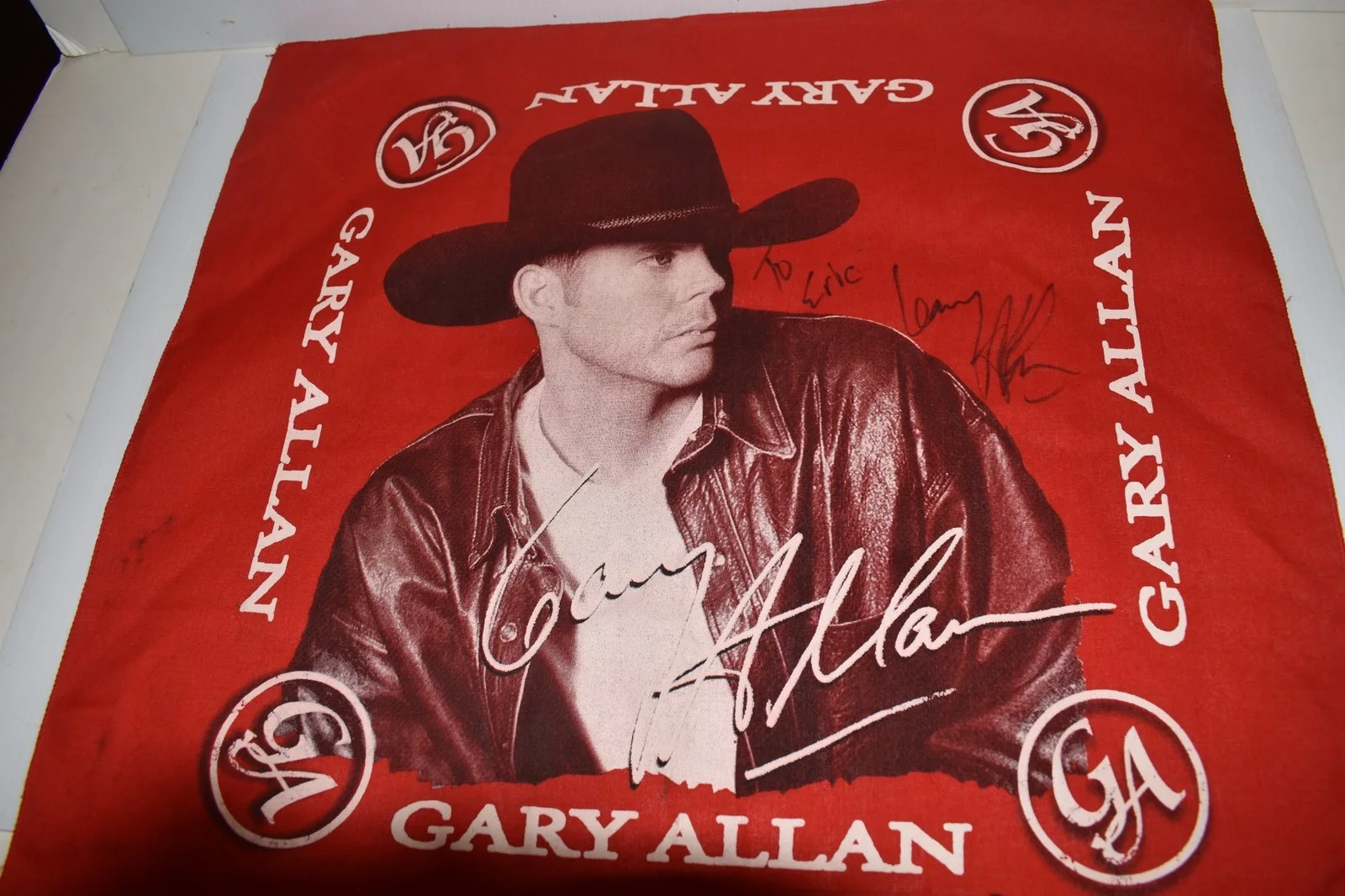 GARY ALLAN Y2K VINTAGE CONCERT TOUR BANDANA -SIGNED (YLG43), изображение 2
