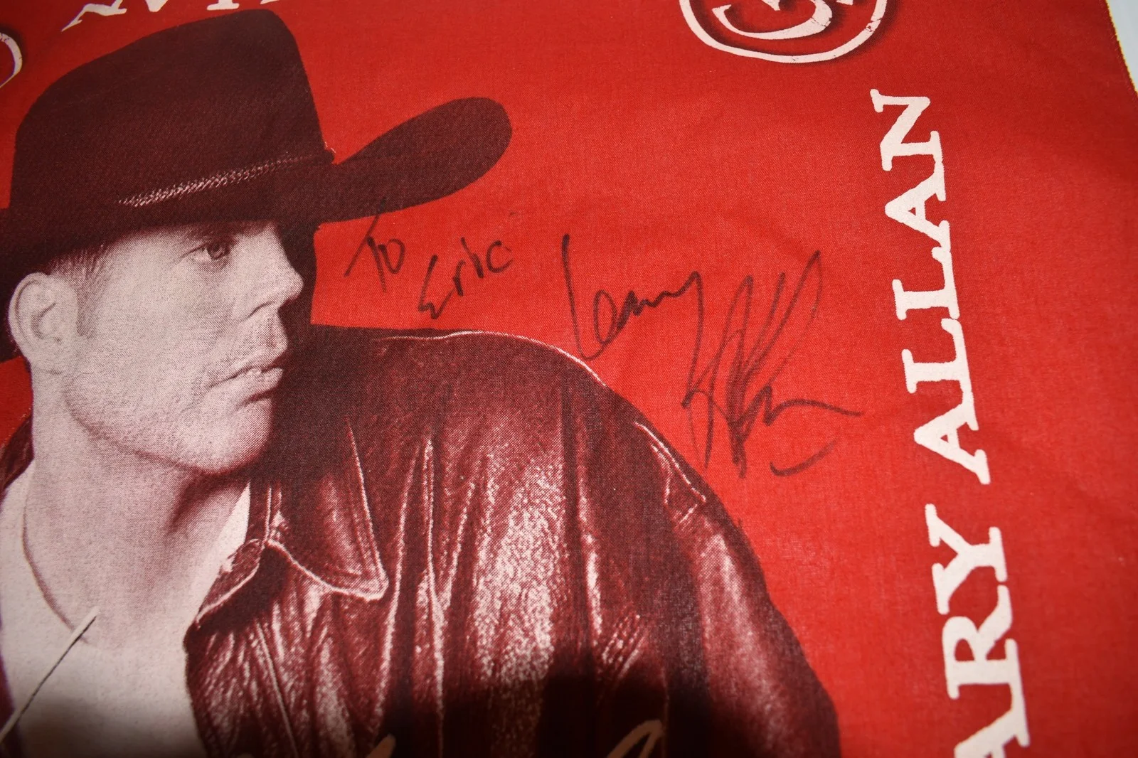 GARY ALLAN Y2K VINTAGE CONCERT TOUR BANDANA -SIGNED (YLG43), изображение 3