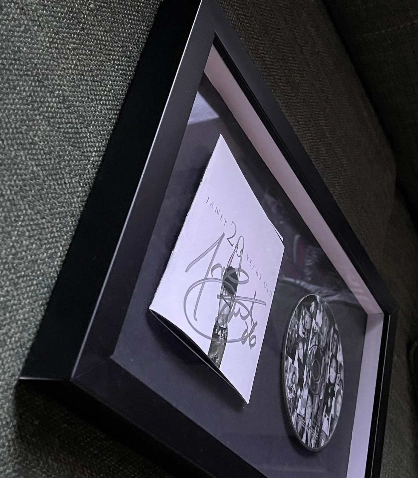 JANET JACKSON SIGNED "20 Y.O." CD, image 3