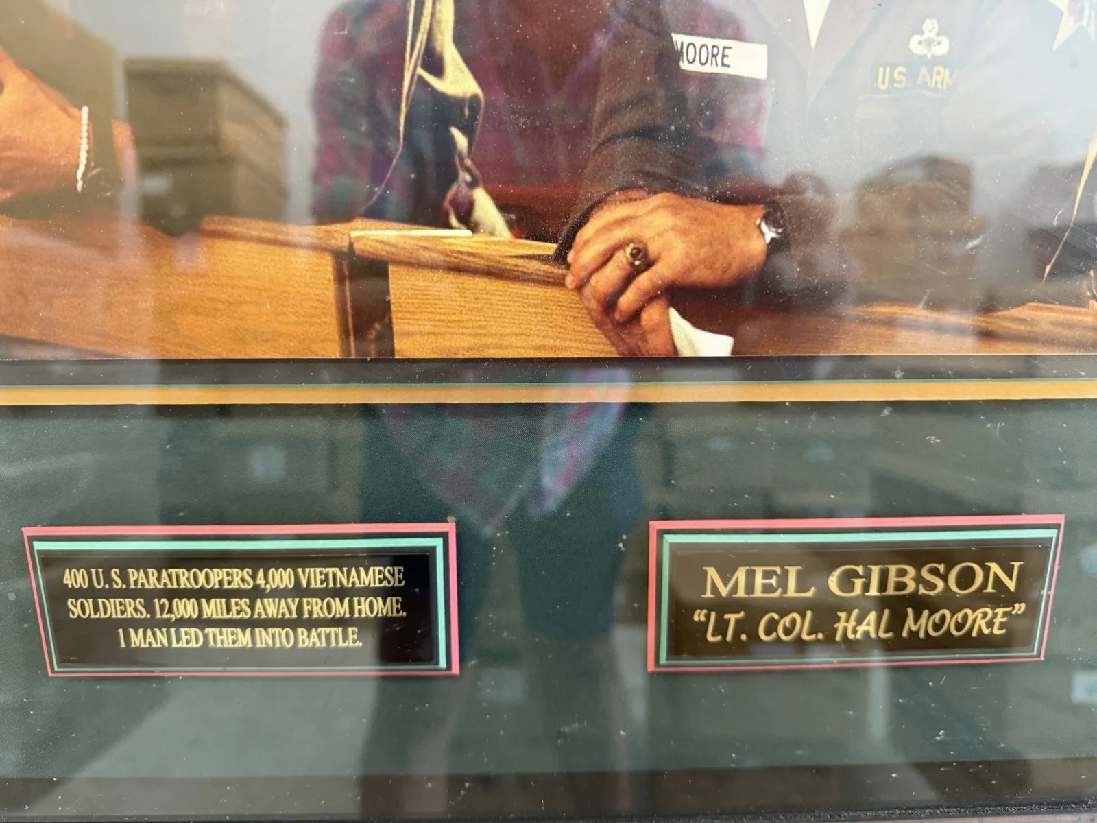 Mel Gibson — MEL GIBSON SIGNED “We were Soldiers” 40” x 20” Movie Poster Autographed w/frame, изображение 2