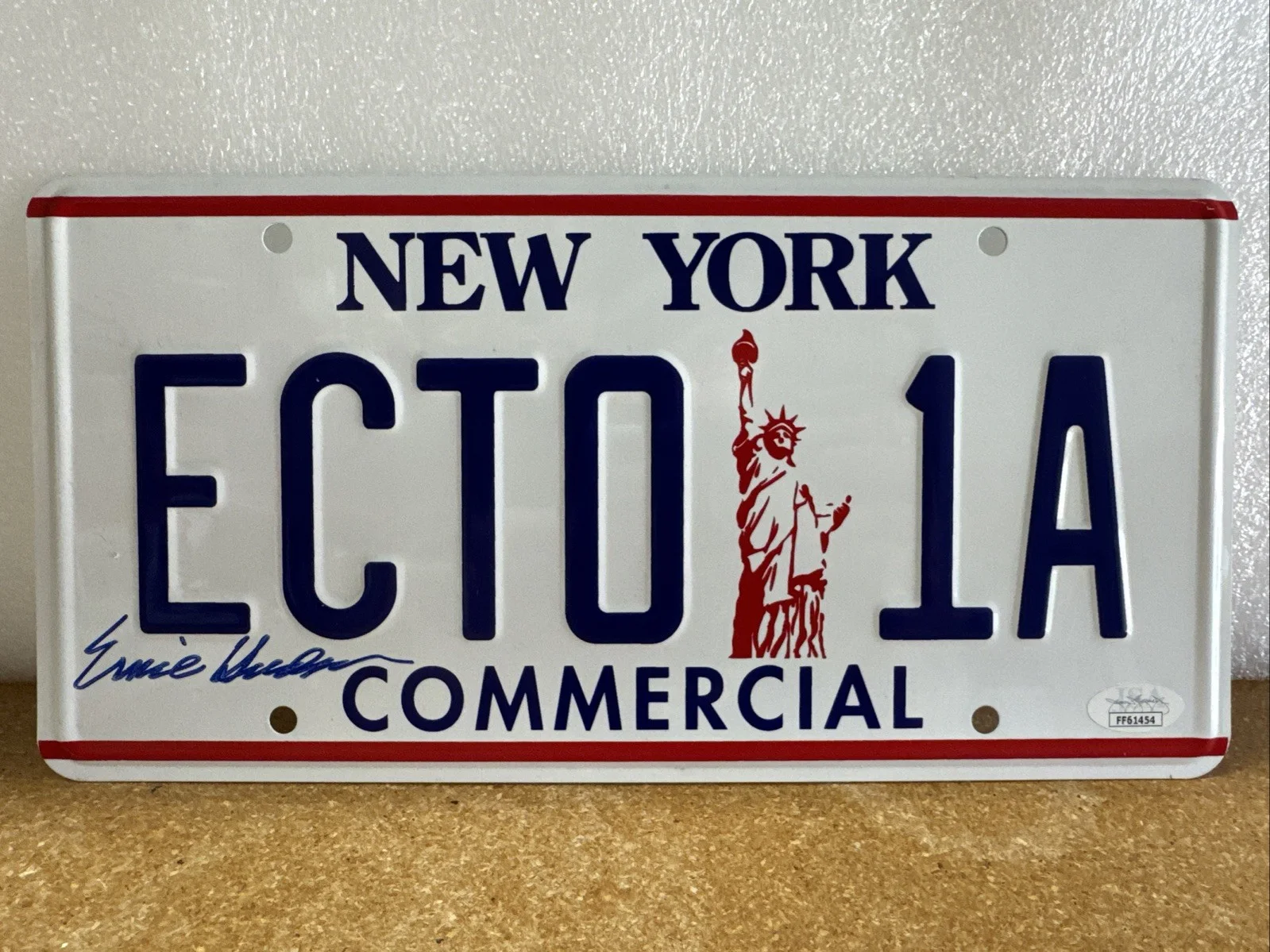 Ernie Hudson — Ernie Hudson Autographed Signed Ecto-1A New York License Plate JSA Certified