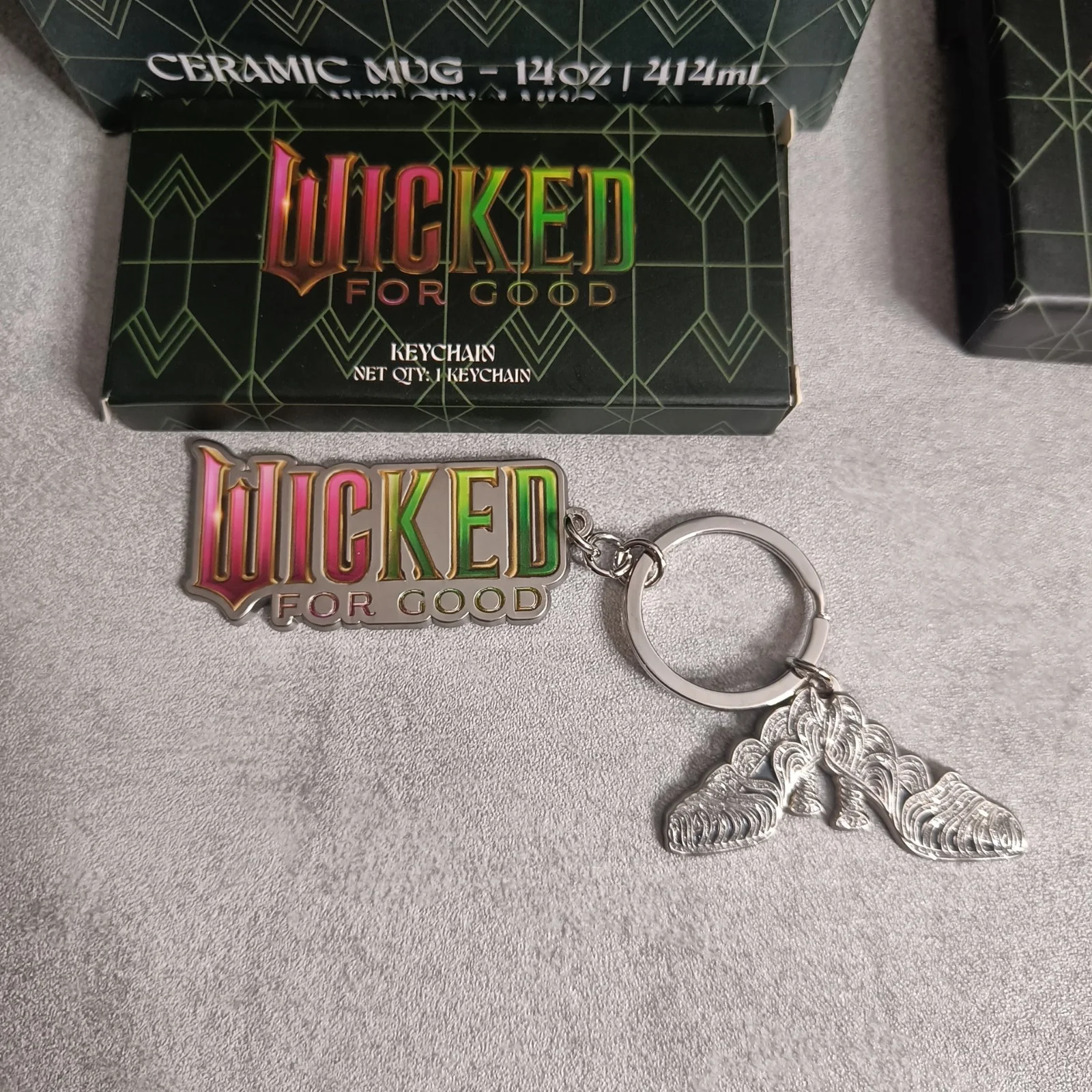 Wicked movie merch mug keychain Metal hand mirror Universal Studios store RARE, image 2
