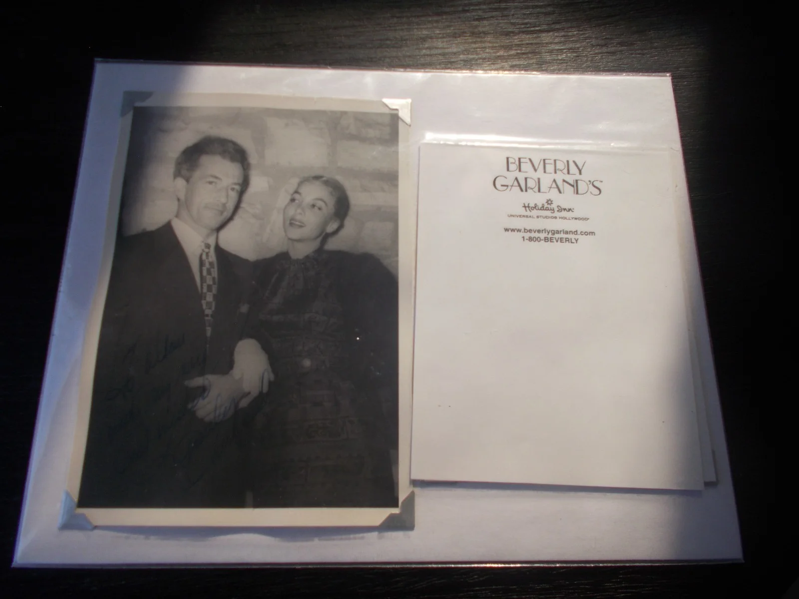 BEVERLY GARLAND VINTAGE SIGNED 5X7 PHOTO AND NOTE PAD FROM HER HOTEL IN LA 2002, image 3