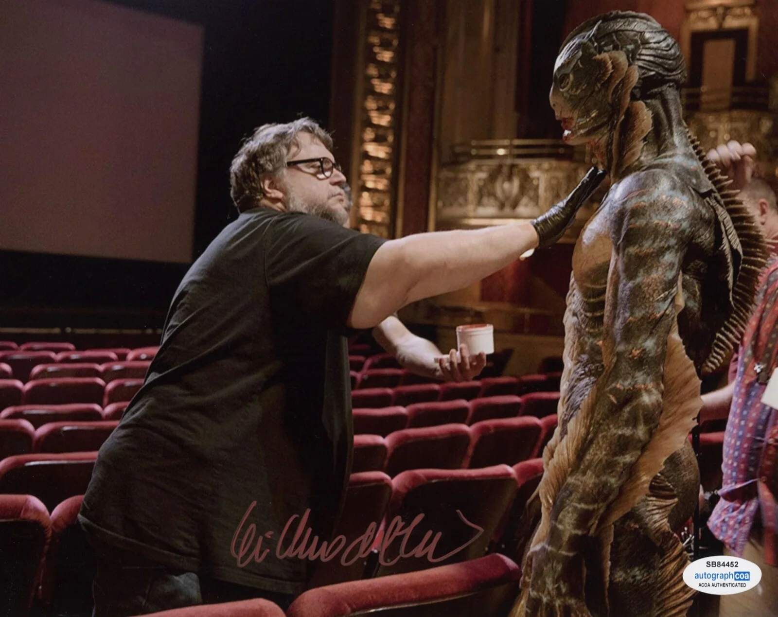 GUILLERMO DEL TORO — Guillermo Del Toro signed "THE SHAPE OF WATER" 8x10 Photo EXACT PROOF b ACOA COA, изображение 4