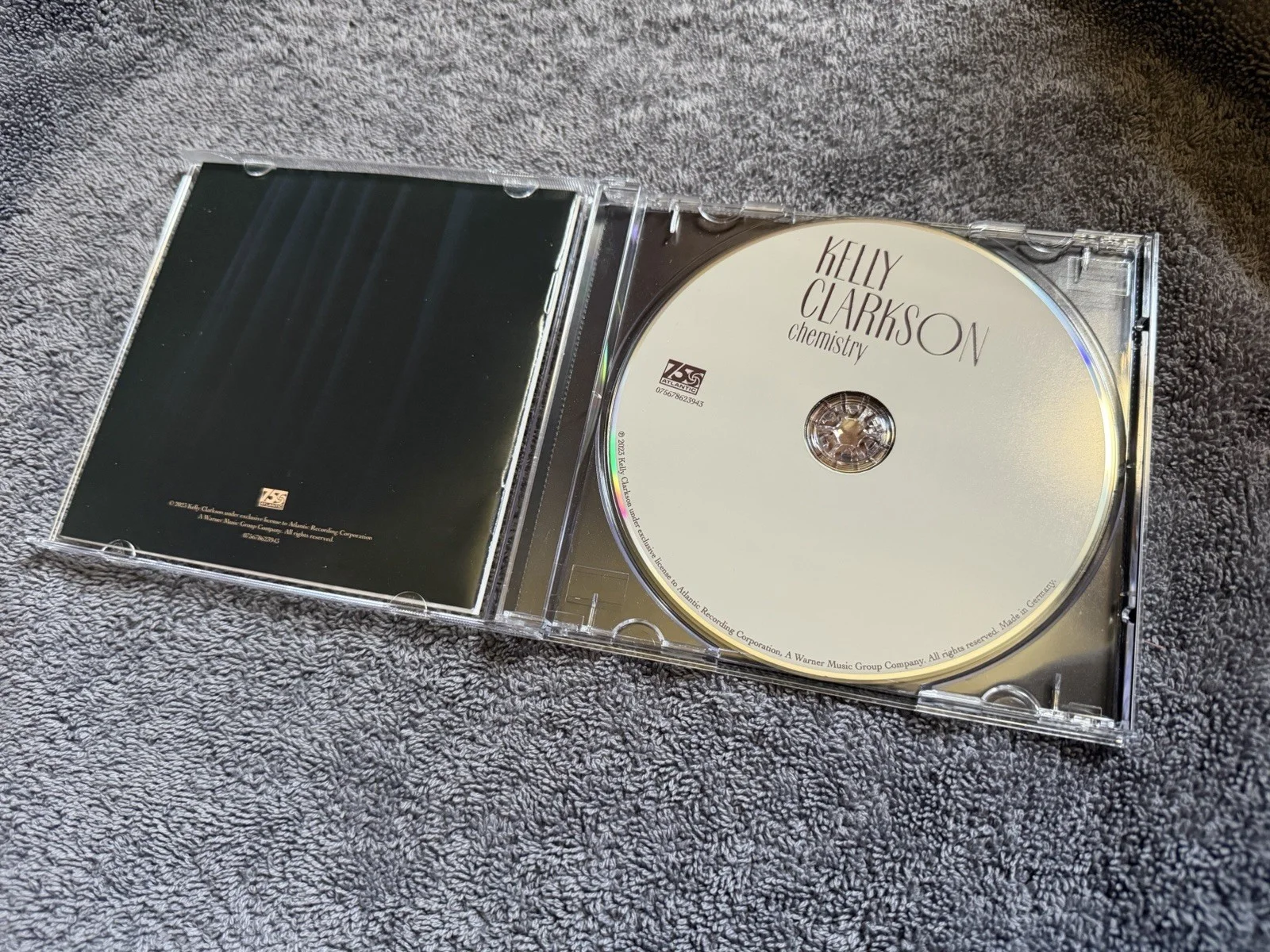 Kelly Clarkson Chemistry Signed cD, image 3