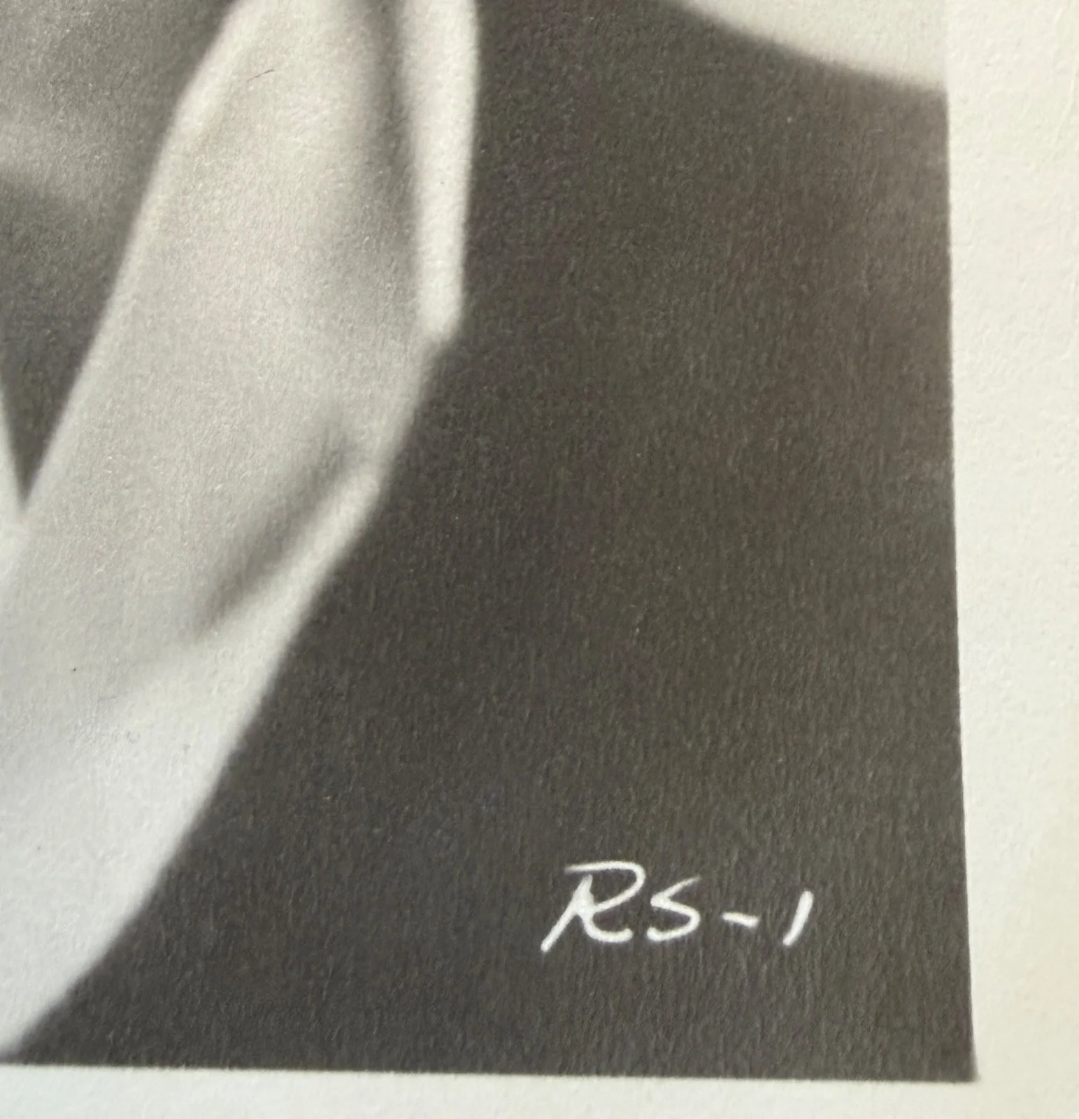 Roger Smith — Roger Smith 8" x 10" Photograph Signed 77 Sunset Strip LS, image 3