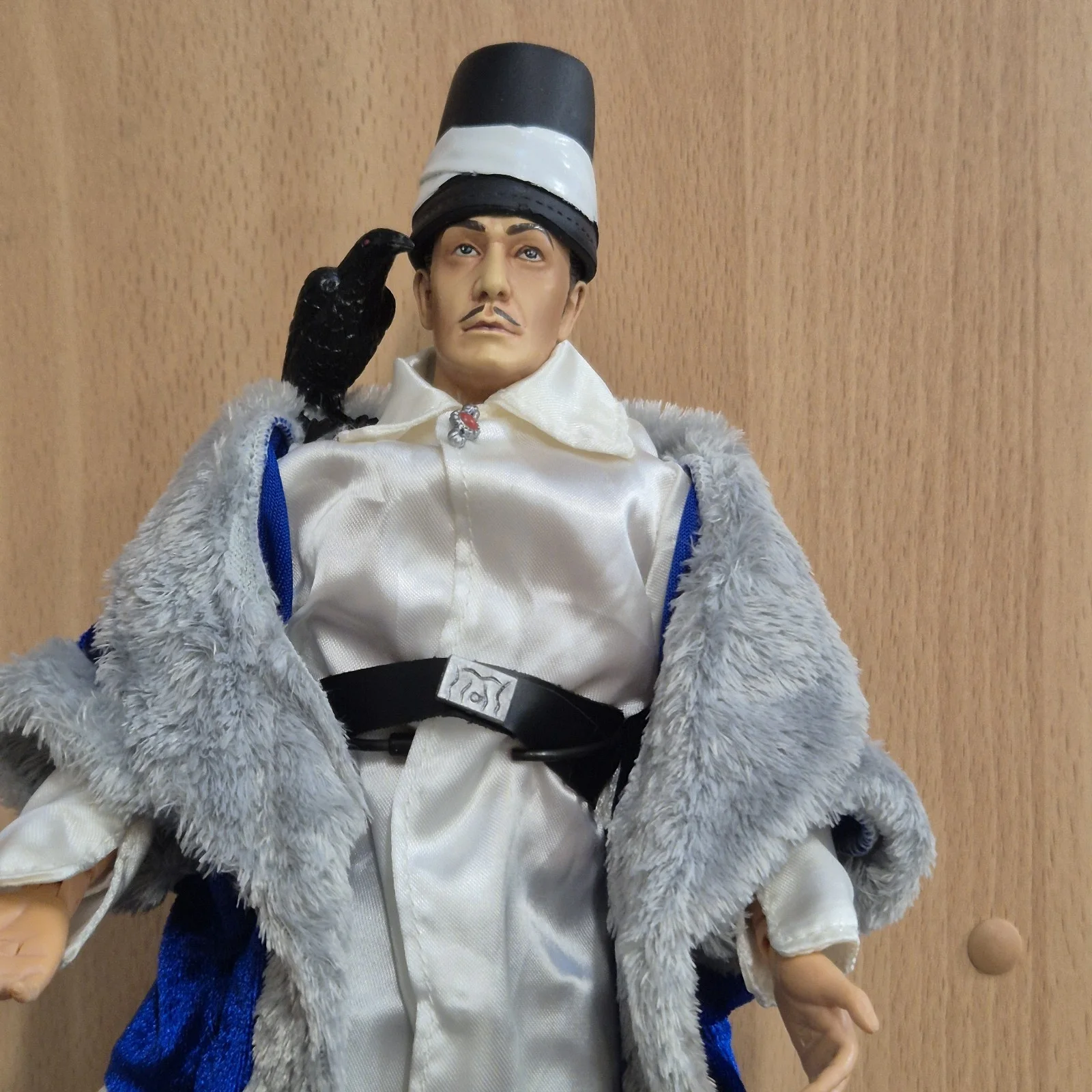 NECA Reel Toys Vincent Price The Raven 12" 1/6 Action Figure with Raven 2002, изображение 2