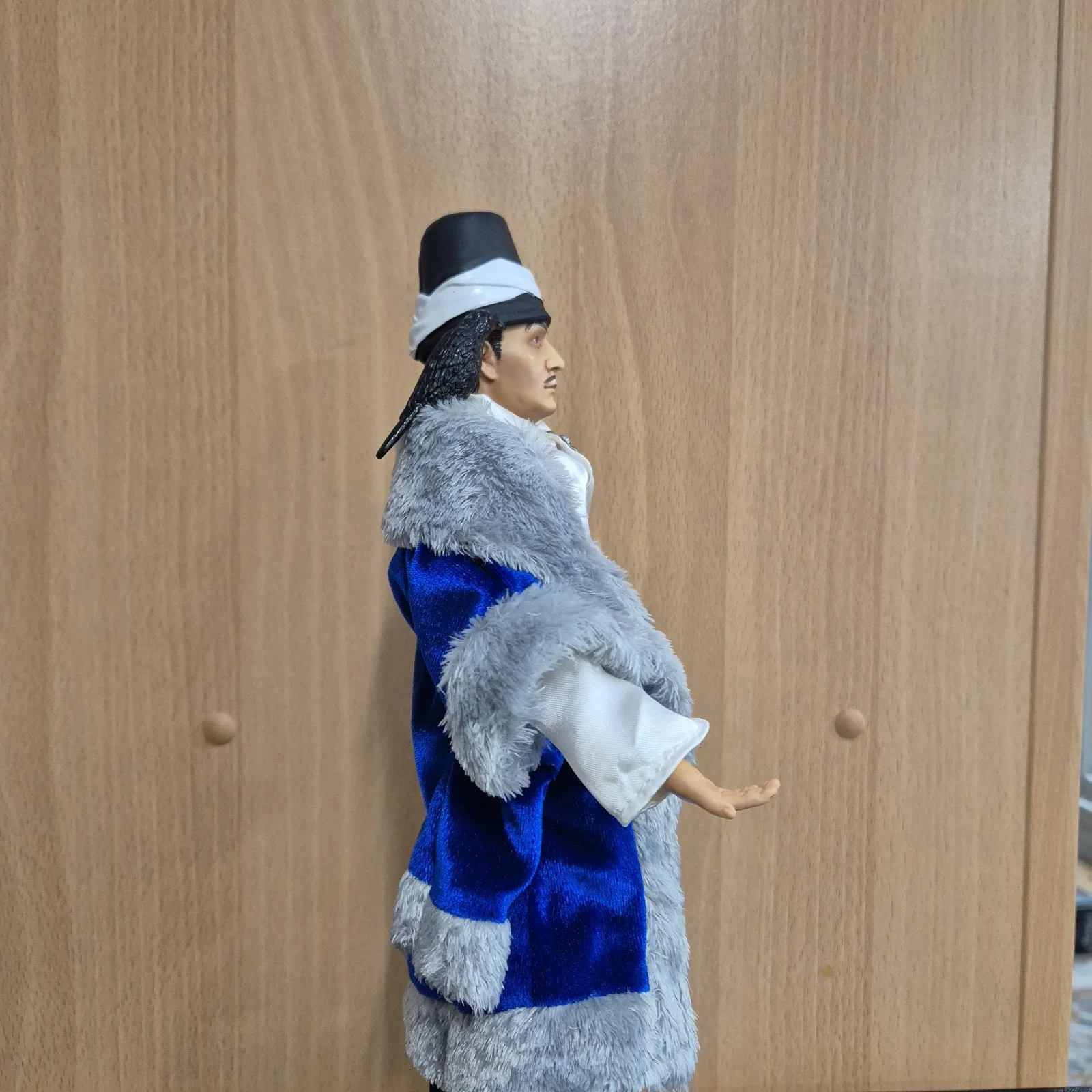 NECA Reel Toys Vincent Price The Raven 12" 1/6 Action Figure with Raven 2002, изображение 3