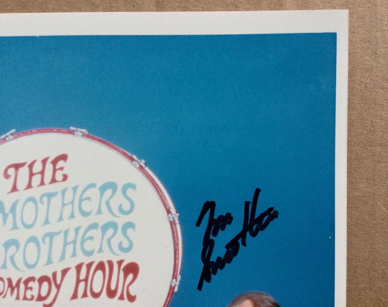 TOM DICK SMOTHERS BROTHERS — THE SMOTHERS BROTHERS Dick & Tom (1937-2023) SIGNED AUTOGRAPHED PHOTO, image 4