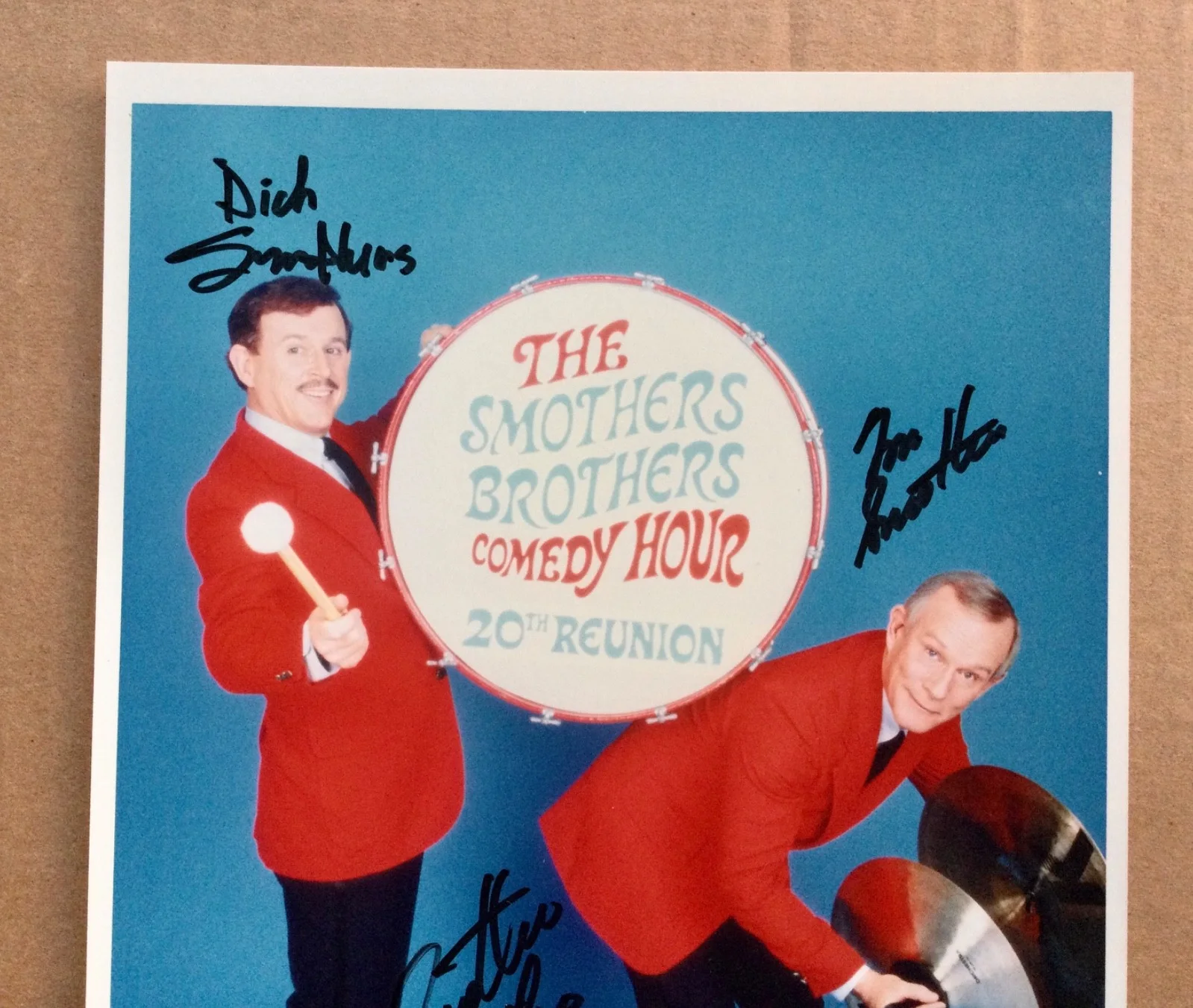 TOM DICK SMOTHERS BROTHERS — THE SMOTHERS BROTHERS Dick & Tom (1937-2023) SIGNED AUTOGRAPHED PHOTO, image 5