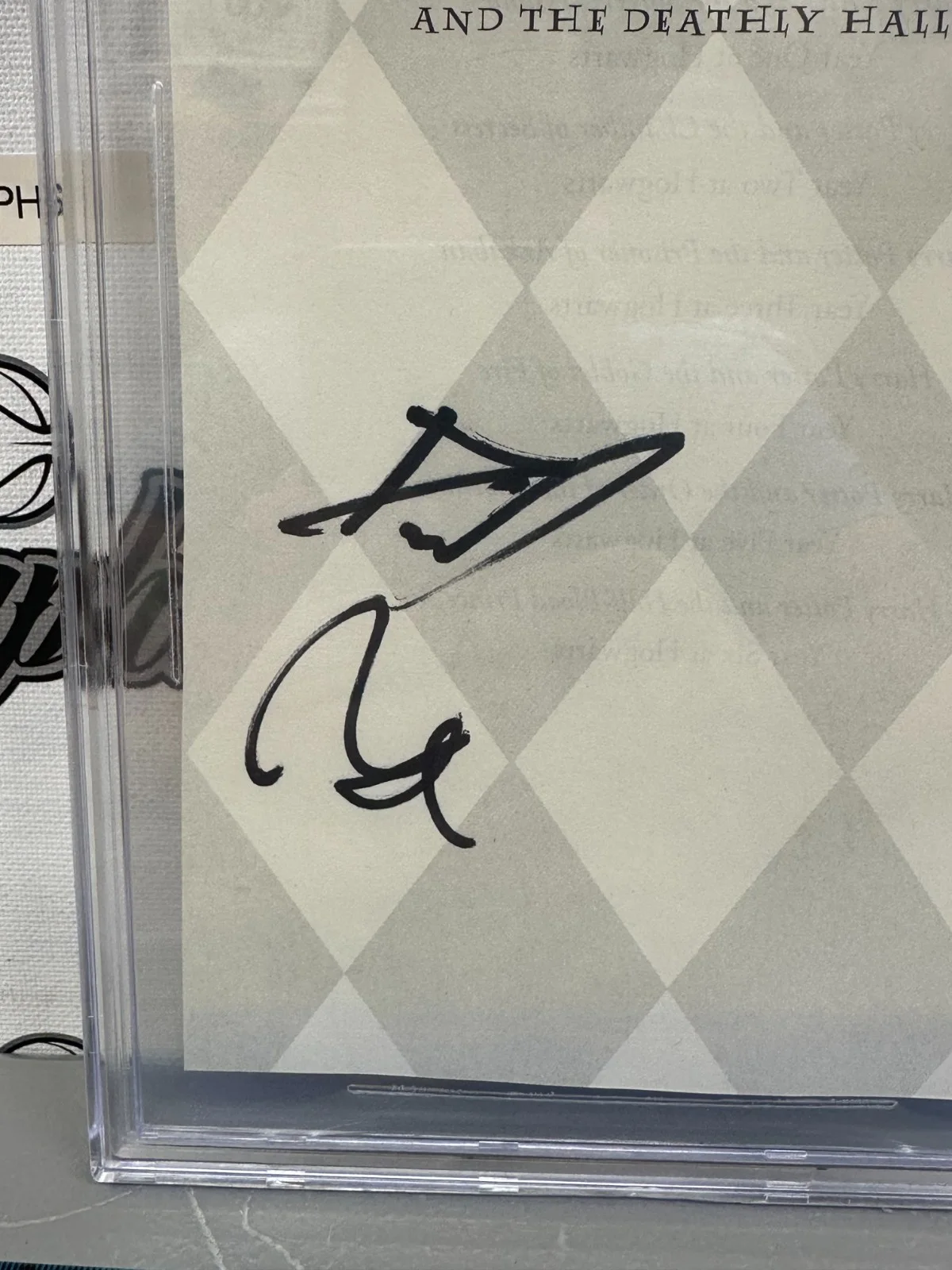 DEATHLY HALLOWS BOOK CUT — DANIEL RADCLIFFE HARRY POTTER SIGNED AUTOGRAPHED BOOK PAGE CUT-BECKETT BAS SLAB, image 2