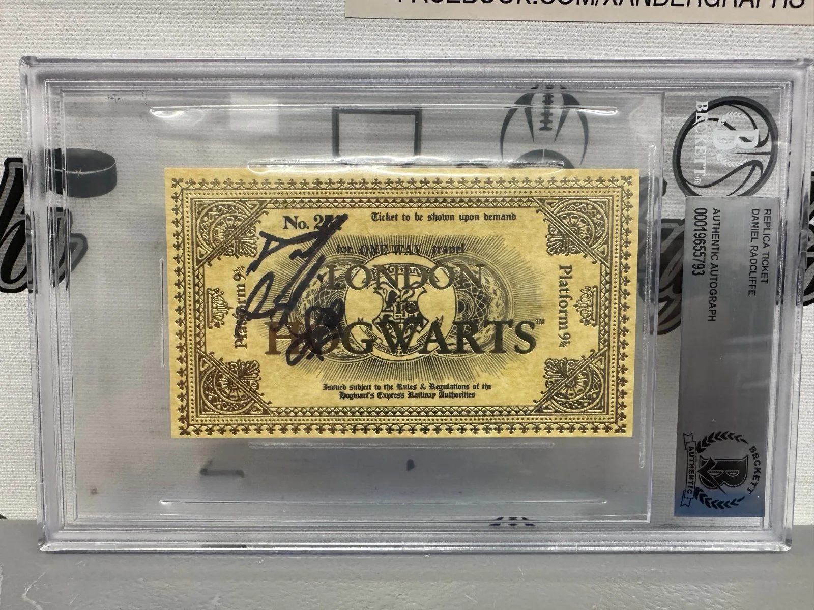 LONDON TRAIN PLATFORM 9 3/4 GOLDEN TICKET SLAB SLABBED — DANIEL RADCLIFFE HARRY POTTER SIGNED AUTOGRAPHED HOGWARTS TICKET-BECKETT BAS, image 2