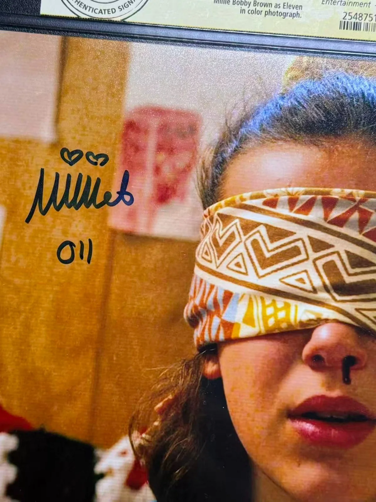Millie Bobby Brown — Stranger Things Millie Bobby Brown Signed 8x10 Photo #CGC Certified Auto, изображение 2