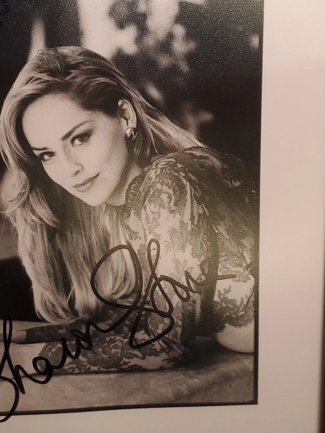 Sharon Stone — Autographed Hand Signed Picture of Sharon Stone In Wood Frame 8x10, image 3