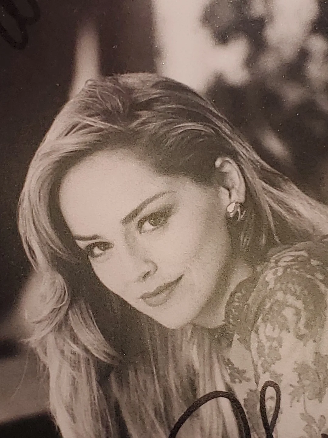 Sharon Stone — Autographed Hand Signed Picture of Sharon Stone In Wood Frame 8x10, image 5