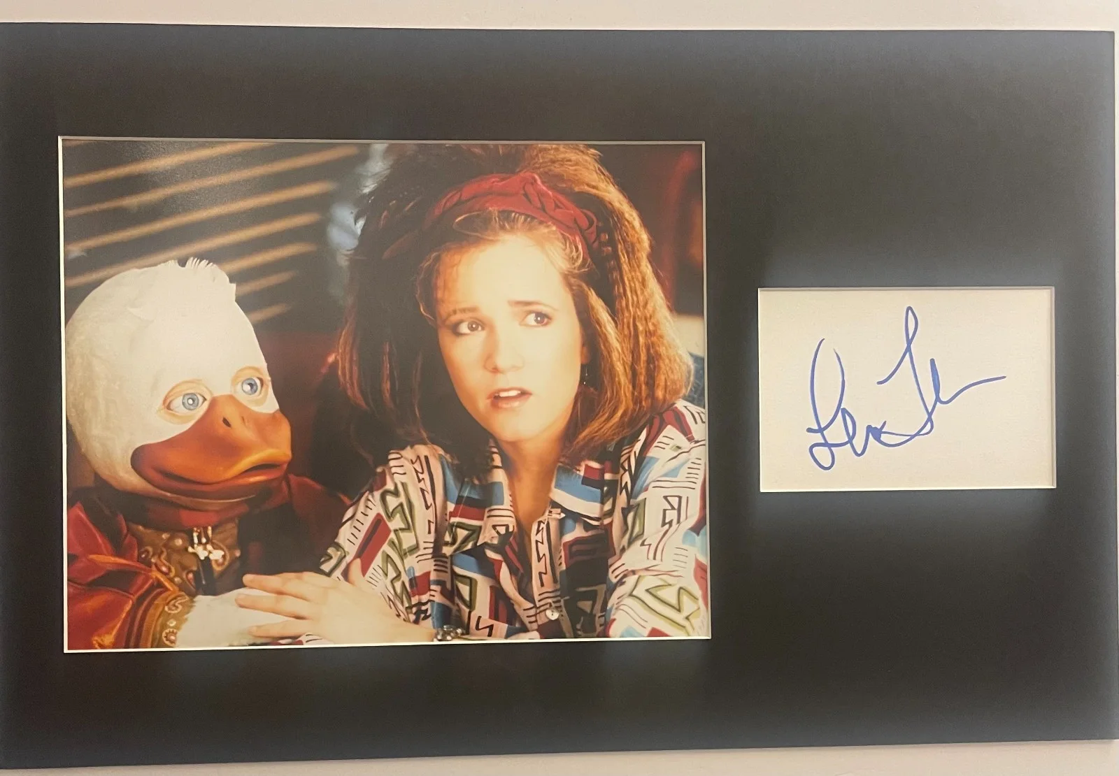 LEA THOMPSON — Lea Thompson Howard The Duck matted signed index card with photo 11x17 Beverly
