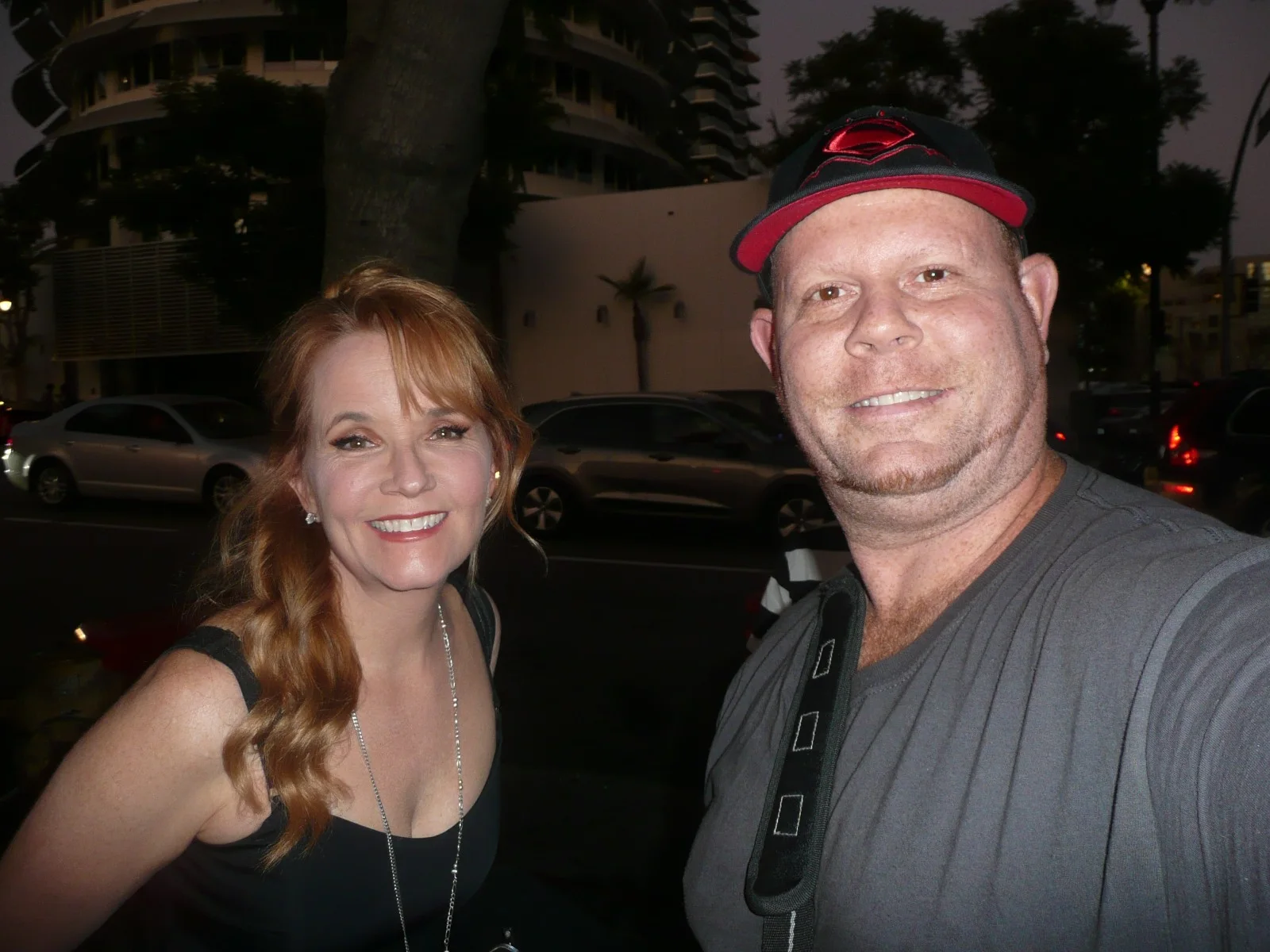 LEA THOMPSON — Lea Thompson Howard The Duck matted signed index card with photo 11x17 Beverly, image 3