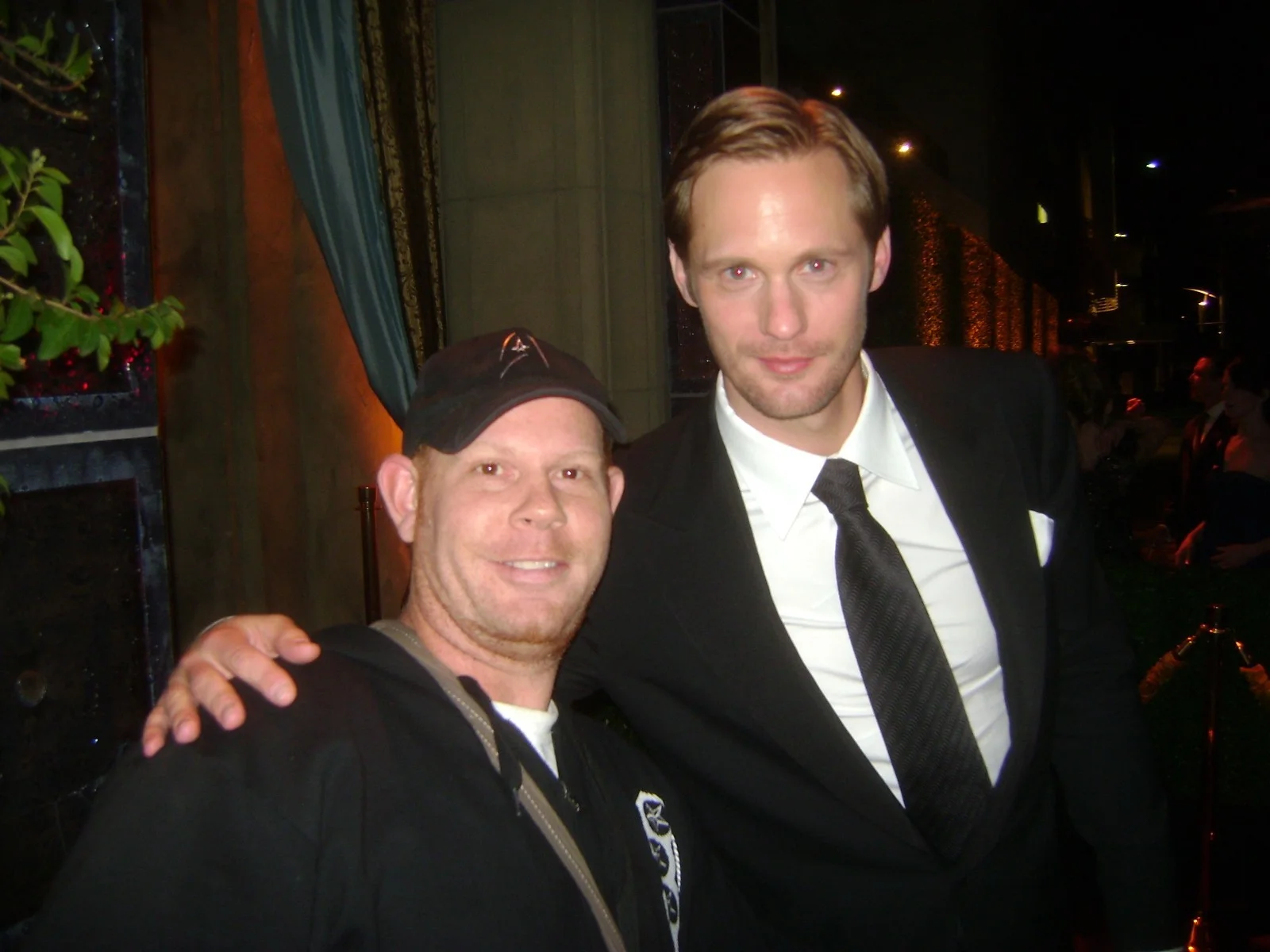 ALEXANDER SKARSGARD / ANNA PAQUIN — True Blood matted signed index cards with photo 16x20 used frame Alexander Anna, image 3