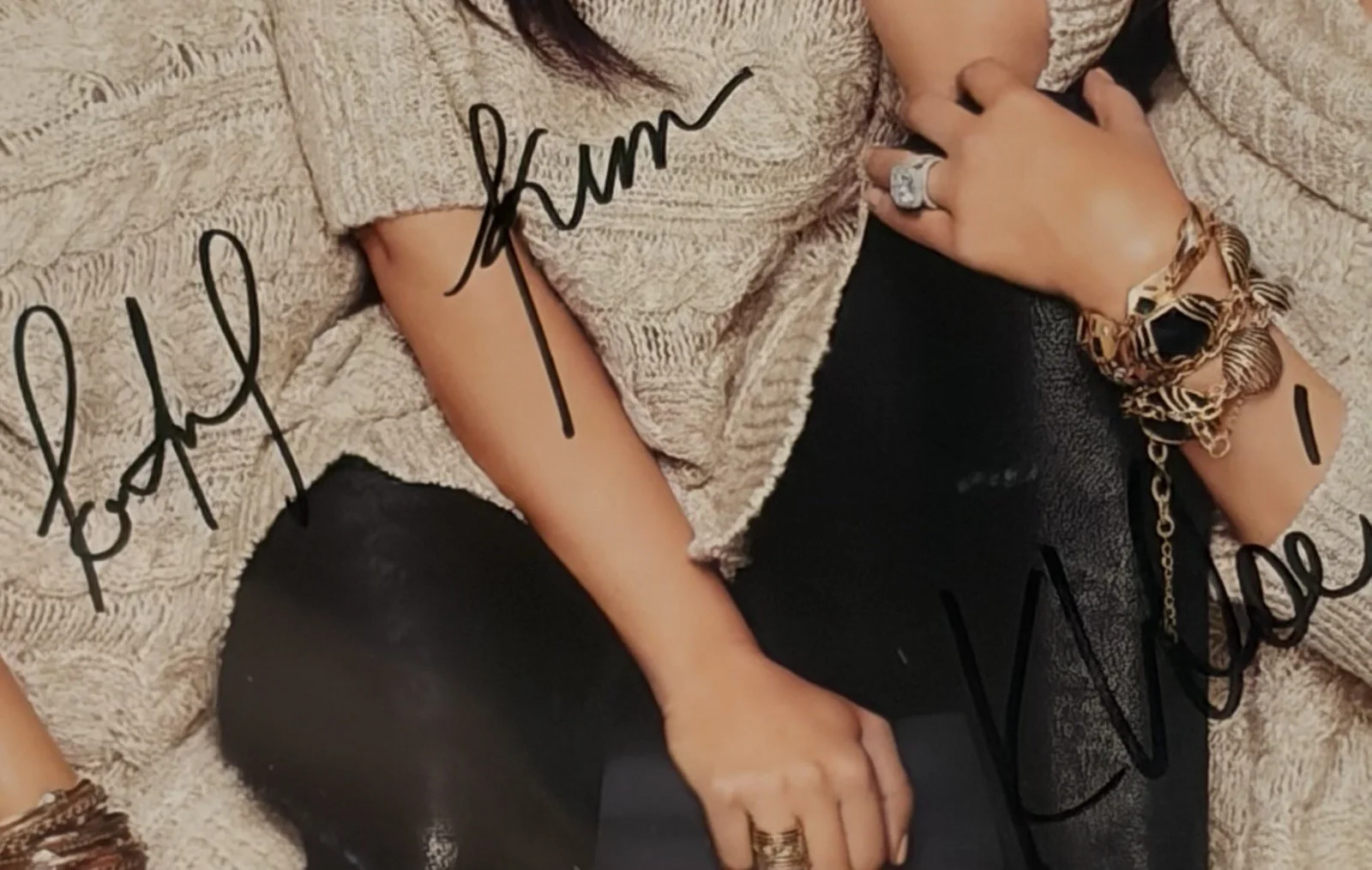 Kim, Khloe, Kourtney — Keeping Up With The Kardashians Autographed Signed Magazine Photo Beckett BAS, image 2