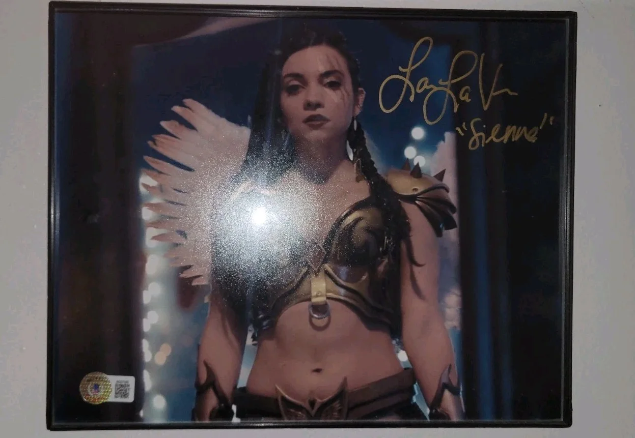 LAUREN LAVERA — LAUREN LAVERA AUTOGRAPHED SIGNED 8x10 PHOTO! TERRIFER 2! SIENNA!