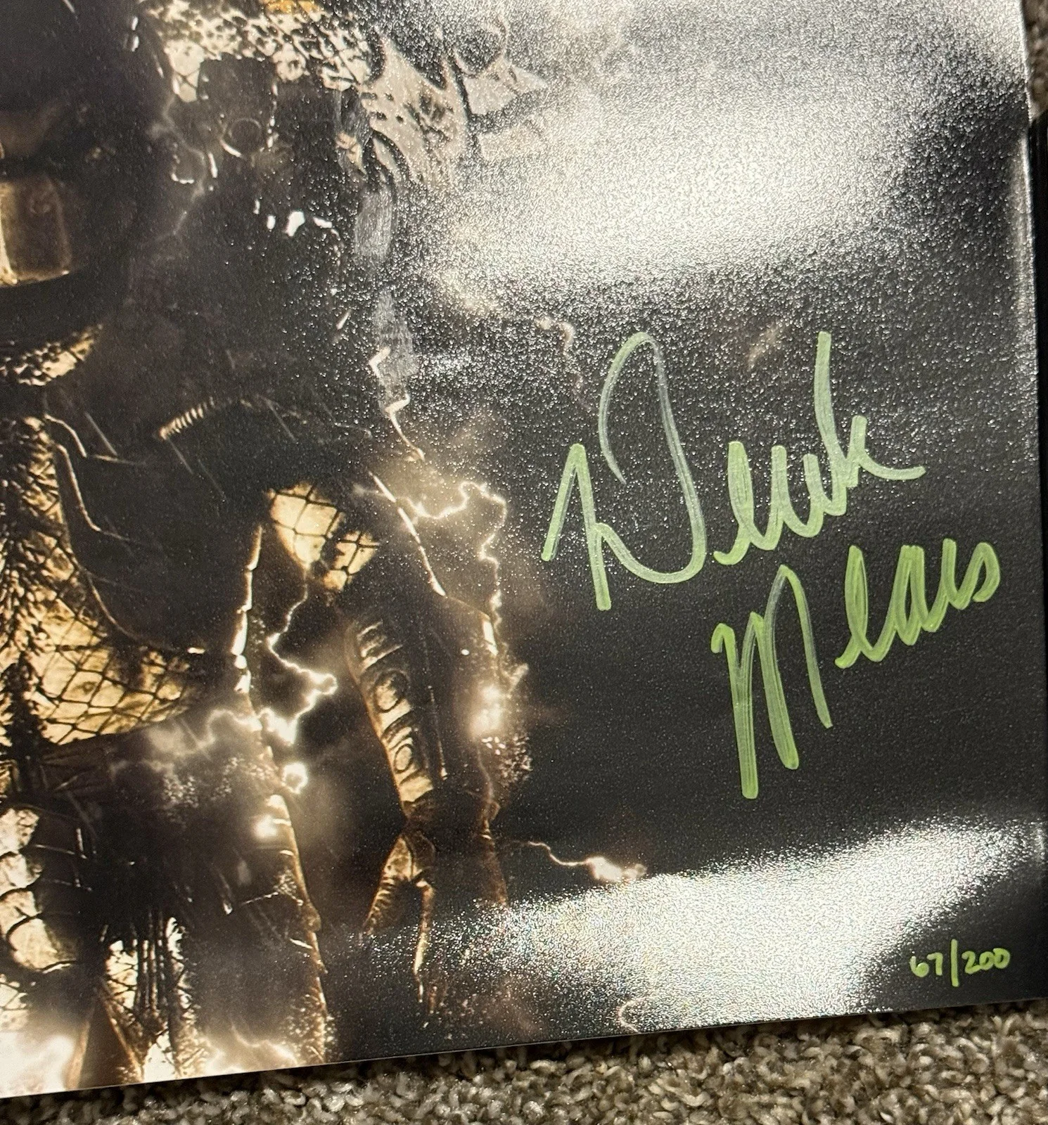 Derek Mears — Bam Box 67/200 Derek Mears Signed 16x20 Art Print Photo Poster Predators, изображение 2