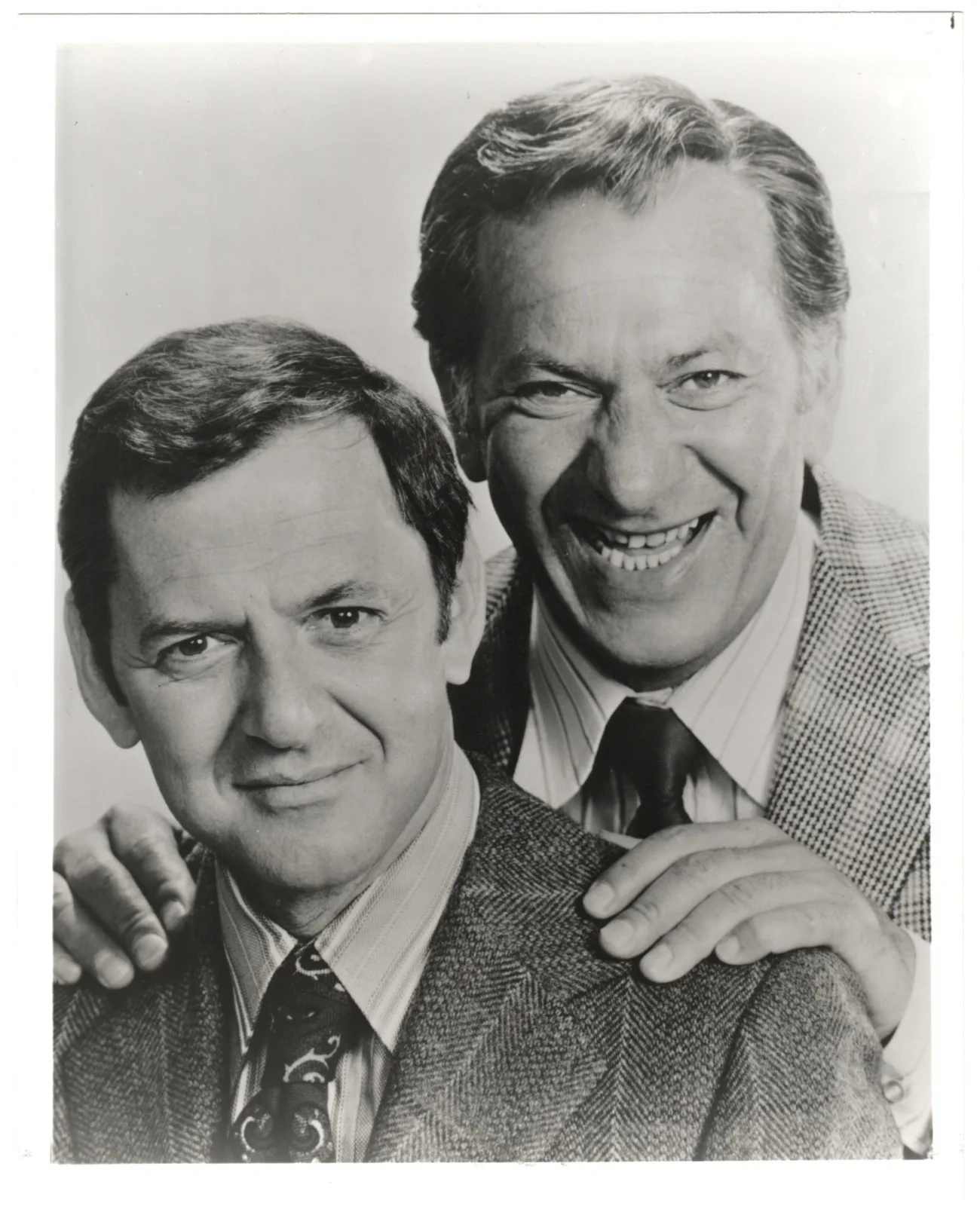 Jack Klugman & Tony Randall — THE ODD COUPLE Autographs JACK KLUGMAN & TONY RANDALL Signed Cards w/COA + Photo