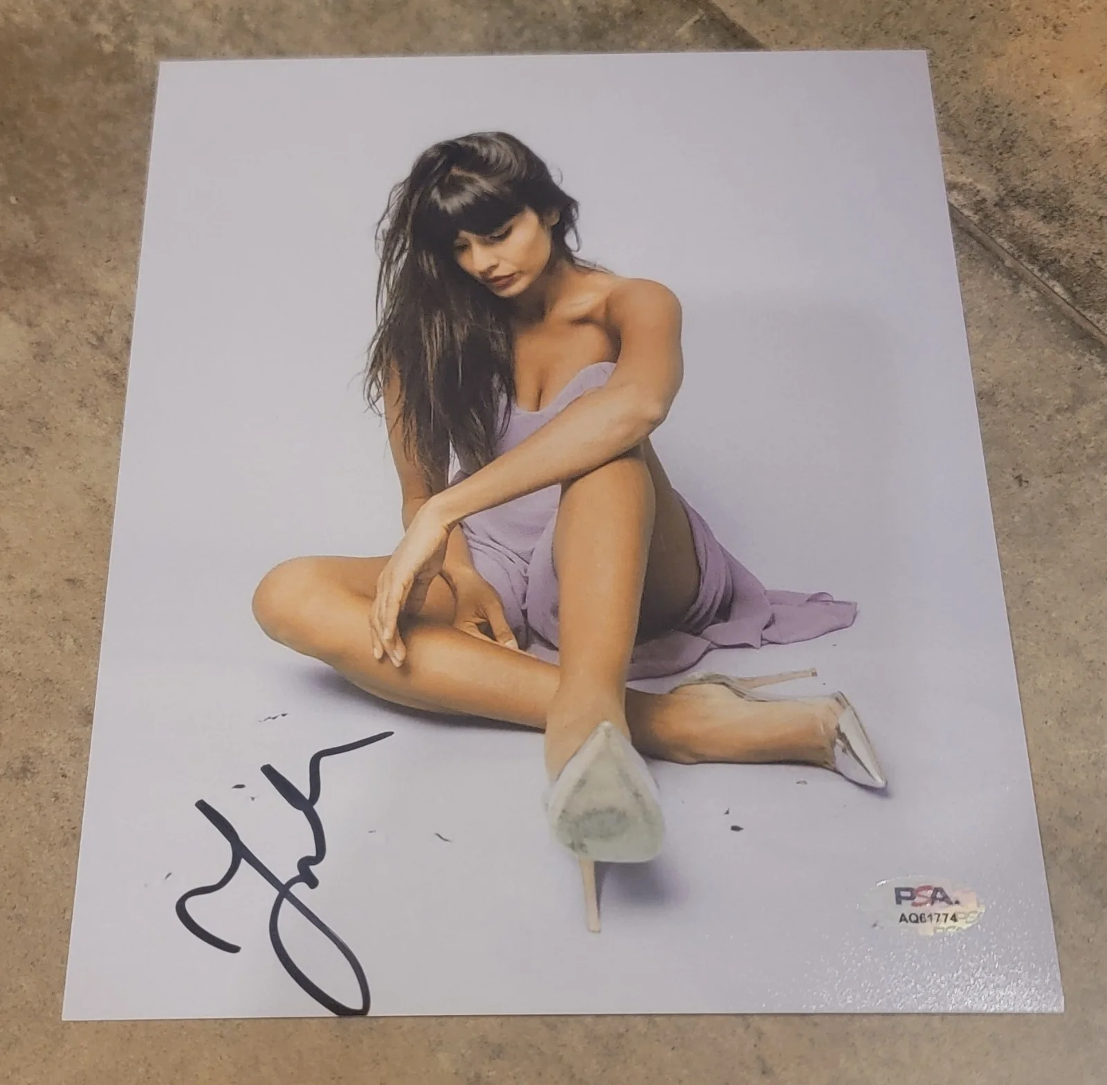 Jameela Jamil — Jameela Jamil signed 8x10 photo PSA DNA autograph photoshoot