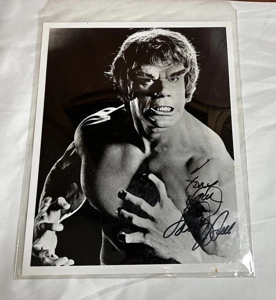 Lou Ferrigno — Lou Ferrigno THE INCREDIBLE HULK 8 x 10 Photo Signed Autographed Inscribed, image 2