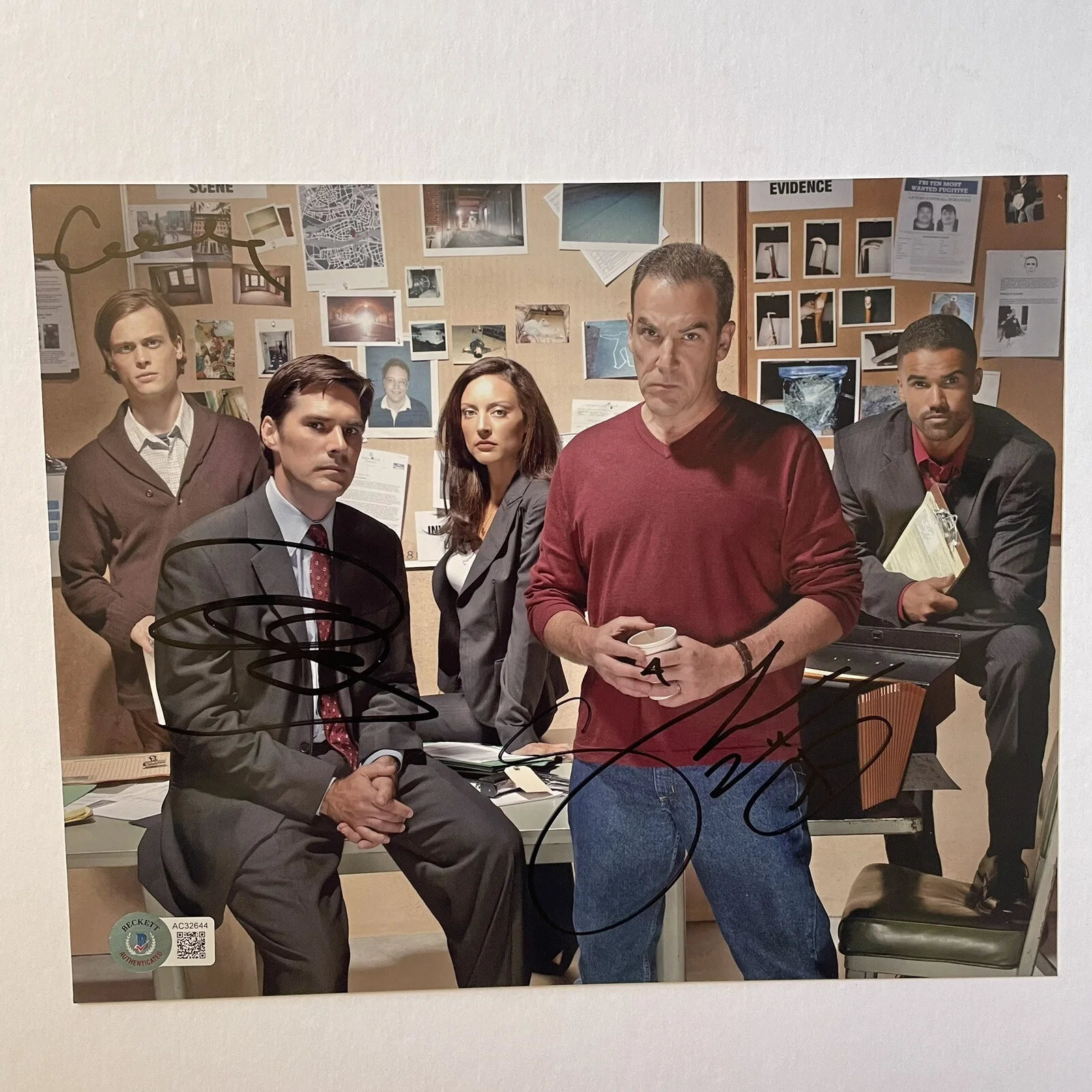 Matthew Gray Gubler — Criminal Minds Cast Signed Autograph 8x10 Photo Gubler Moore Gibson Beckett LOA