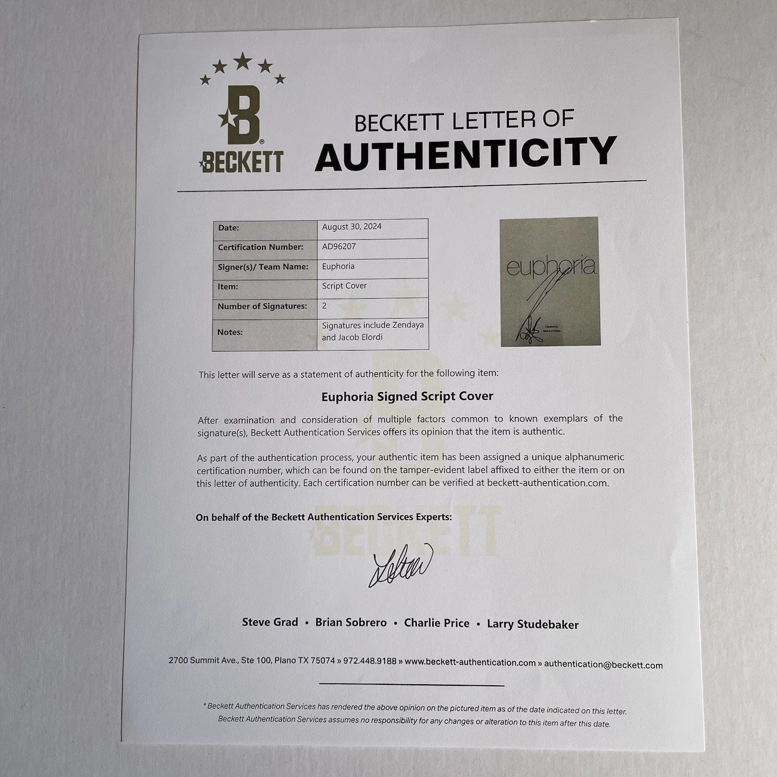 Zendaya, Jacob Elordi — Zendaya & Jacob Elordi Signed Movie Script Cover Euphoria Autograph BECKETT ACOA, изображение 4