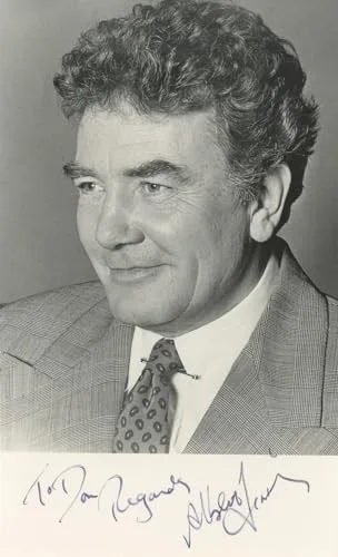 Albert Finney — Albert Finney Erin Brockovich "To Don Regards" Signed 2.5x5.5 Photo BAS #BK43268, image 3