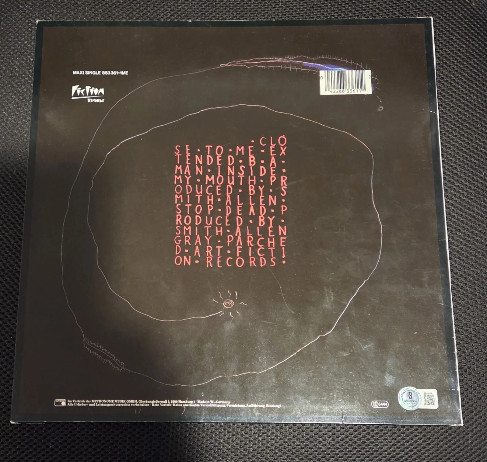 THE CURE signed auto "CLOSE TO ME" LP EP RECORD BECKETT LOA (BAS) ROBERT SMITH+2, изображение 2