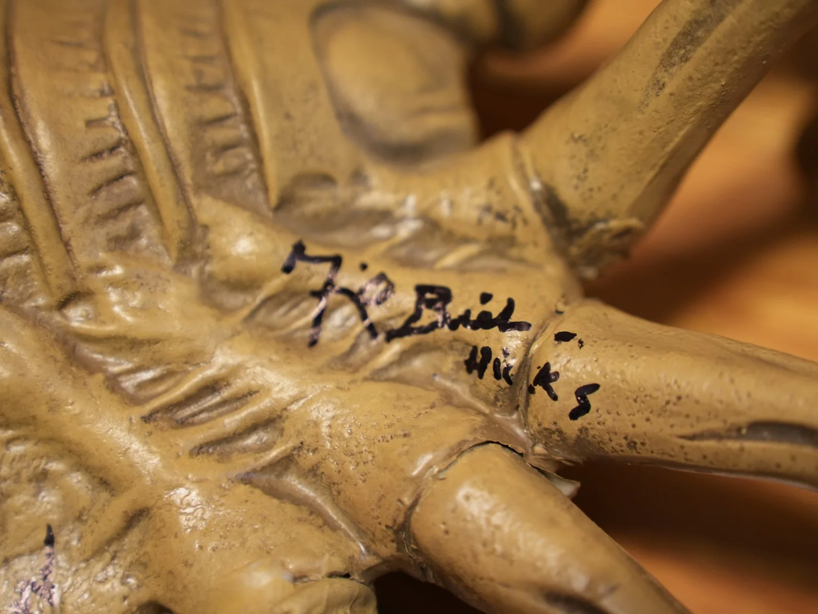 LIFESIZE ALIENS MOVEABLE FACEHUGGER SIGNED BY 7 CAST MEMBERS, image 2
