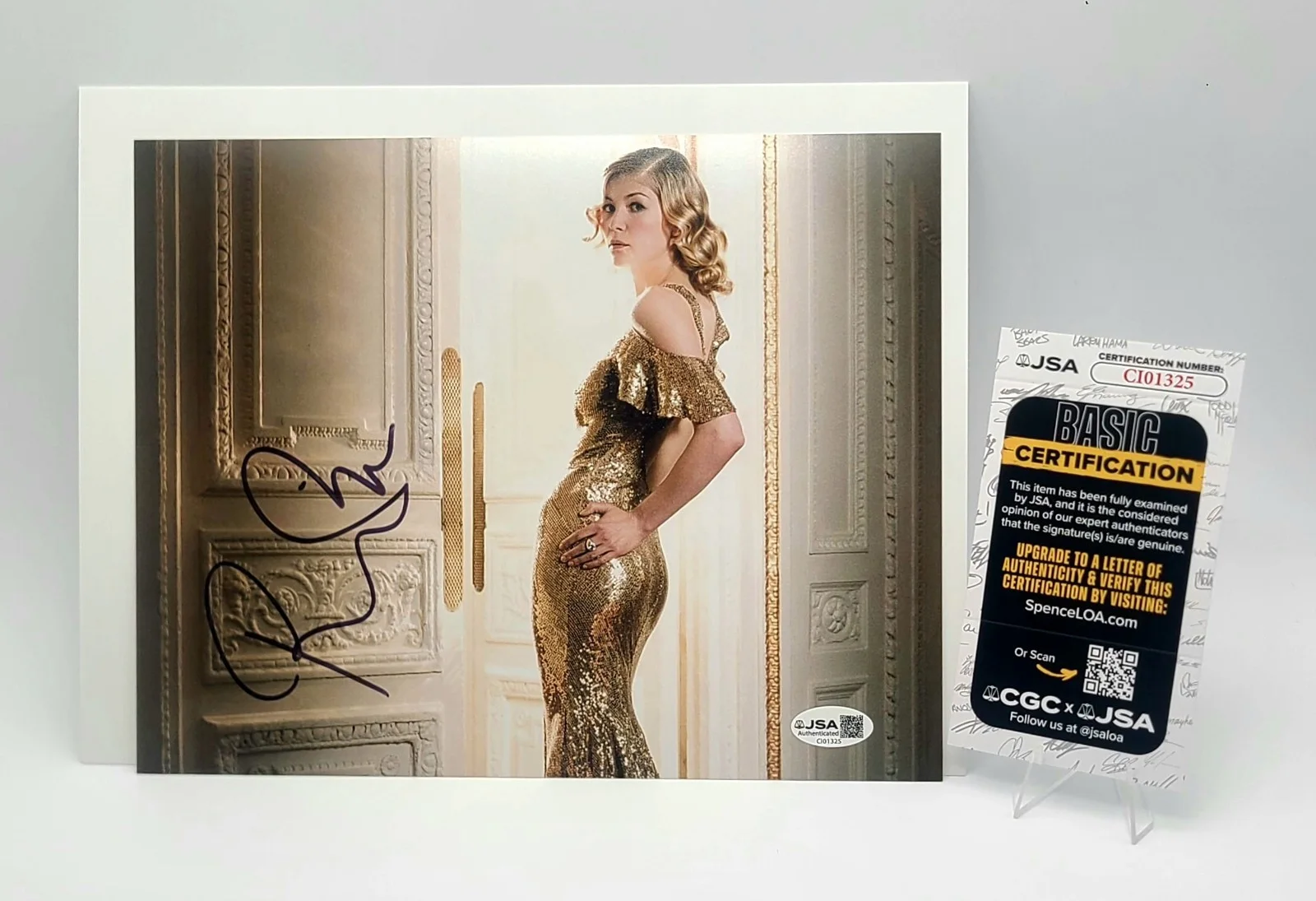 ROSAMUND PIKE — Rosamund Pike Signed 8x10 Photo JSA COA Authentic Autograph Actress, изображение 5