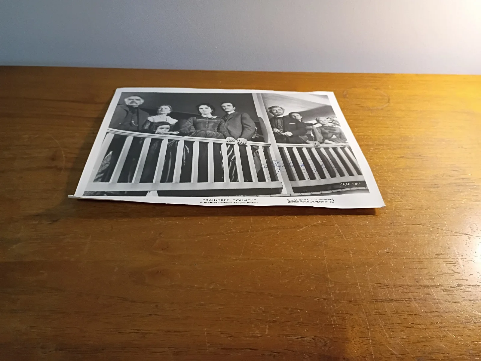 ELIZABETH TAYLOR HAND SIGNED AUTOGRAPH : MOVIE STILL PHOTO RAINTREE COUNTY, image 2