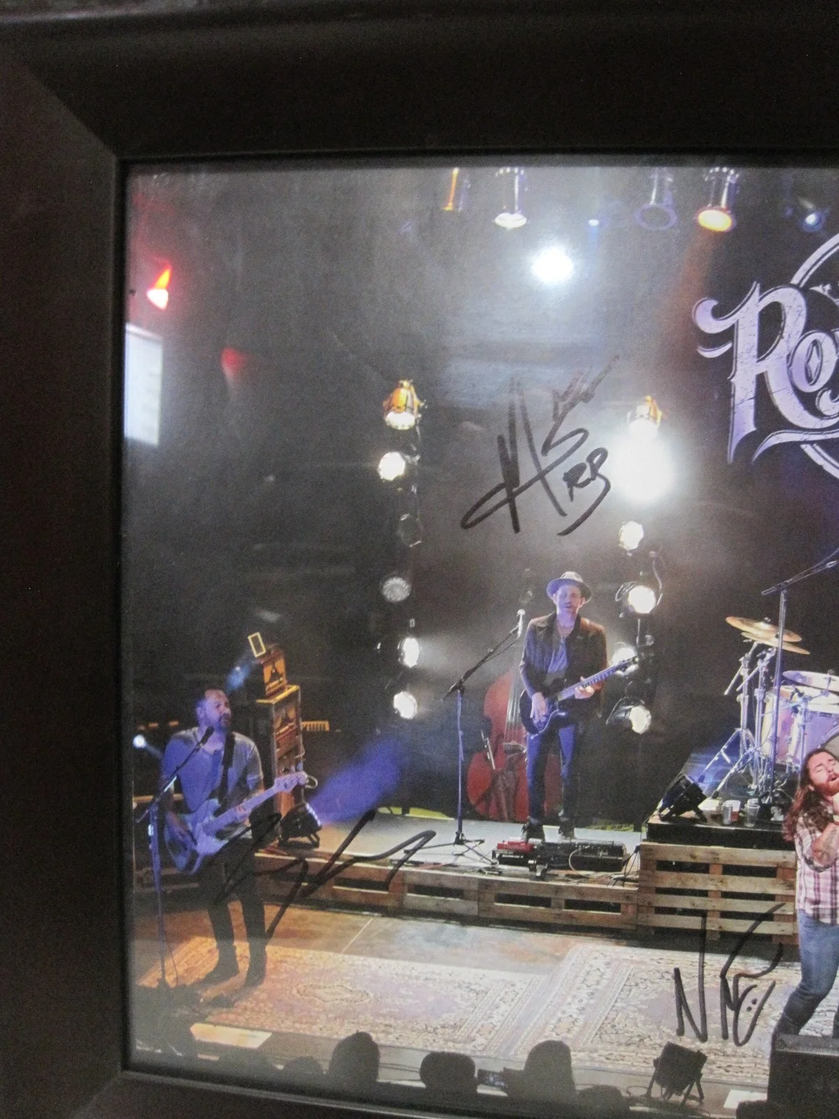 Royal Bliss Full Band SIGNED FRAMED Poster, 3 Ticket Stubs, Guitar Pick, Sticker, изображение 2