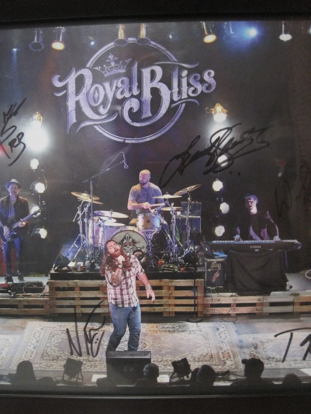 Royal Bliss Full Band SIGNED FRAMED Poster, 3 Ticket Stubs, Guitar Pick, Sticker, изображение 3