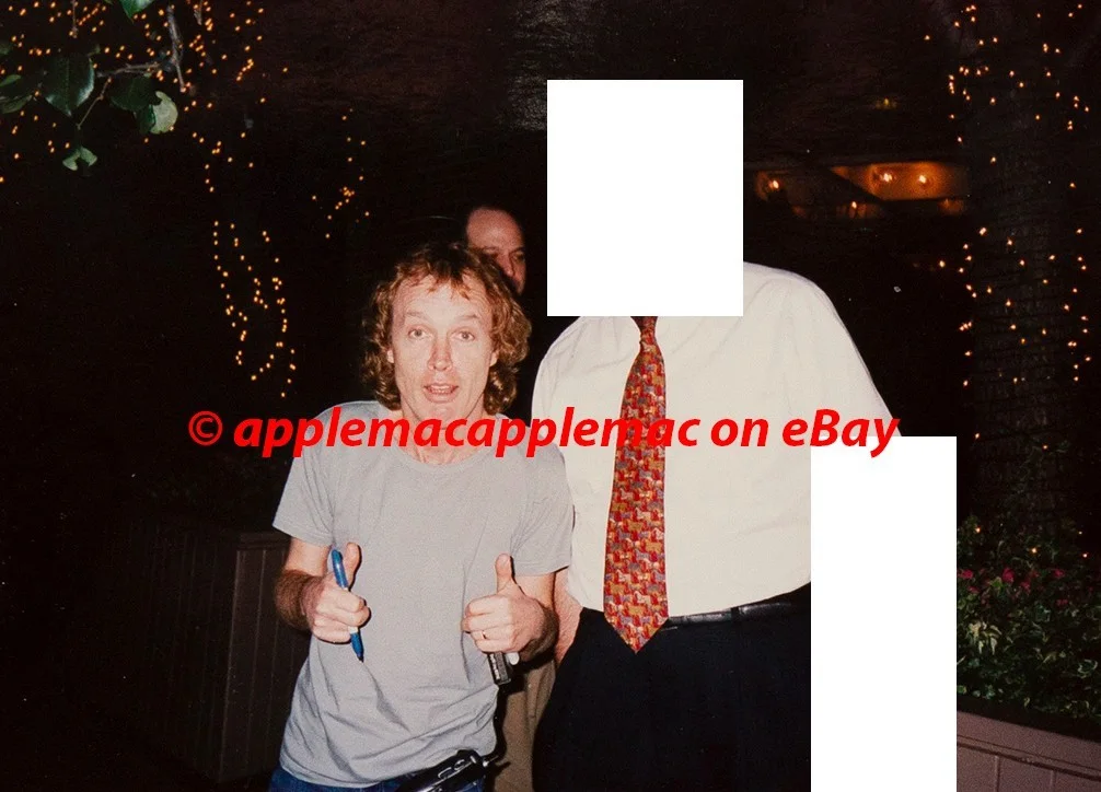 ANGUS YOUNG SIGNED 8x11 PHOTO AC/DC AUTHENTIC SIGNED IN PERSON ACDC, image 2