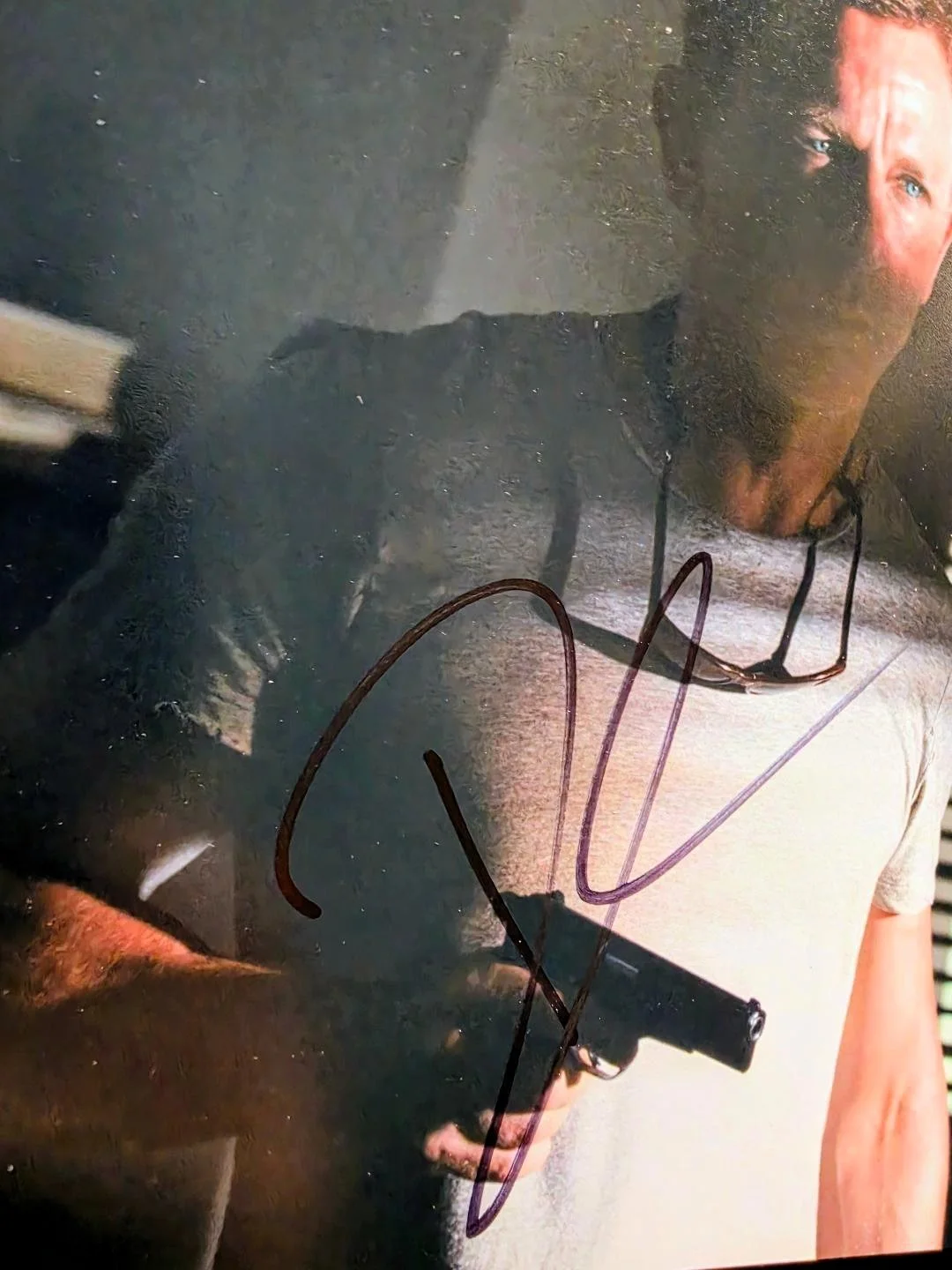 DANIEL CRAIG signed as JAMES BOND 007 .. 8x10 with UACC COA, image 3