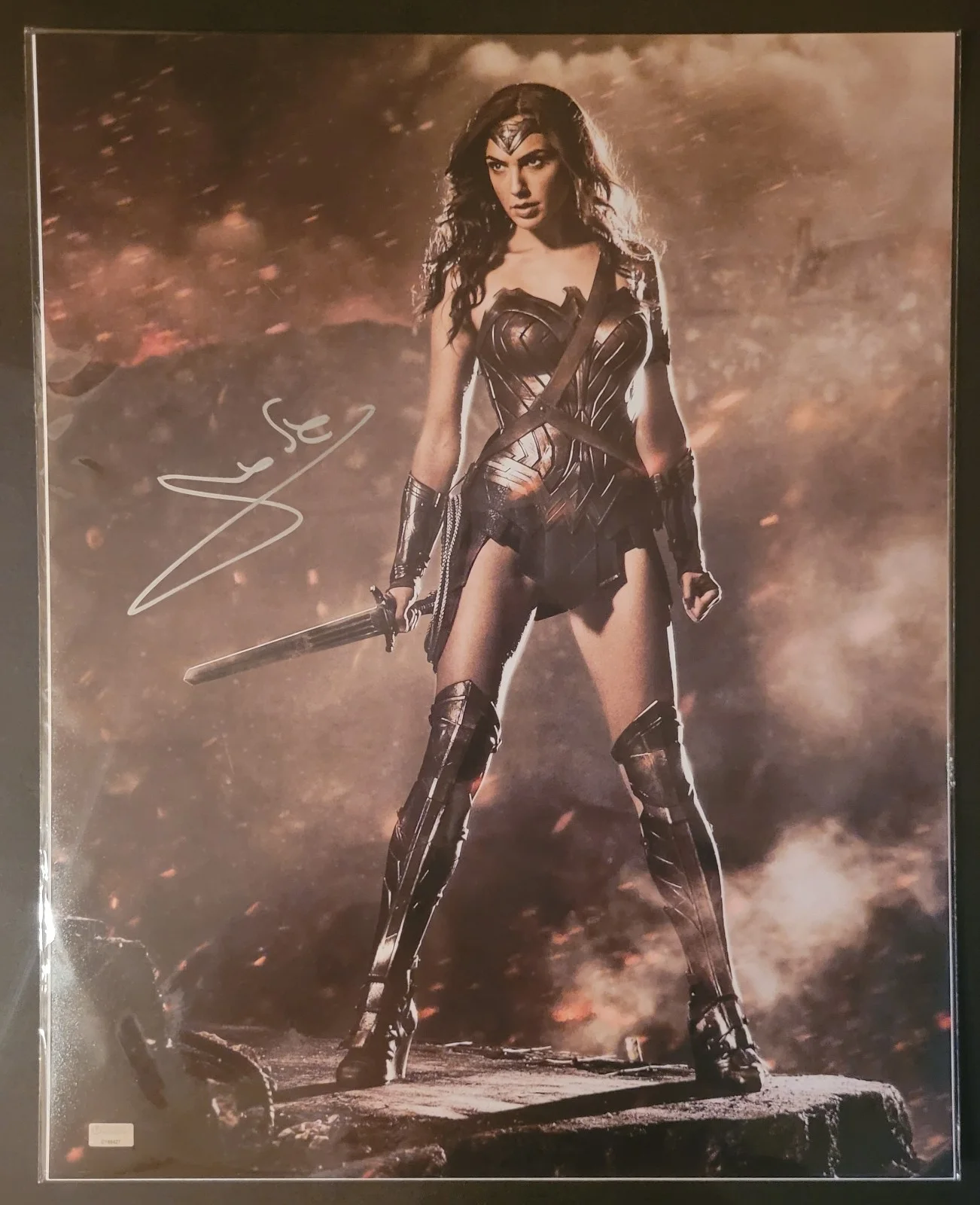 Gal Gadot — Gal Gadot Wonder Woman Signed 16x20 Photo W/ Celebrity Authentic COA, image 3
