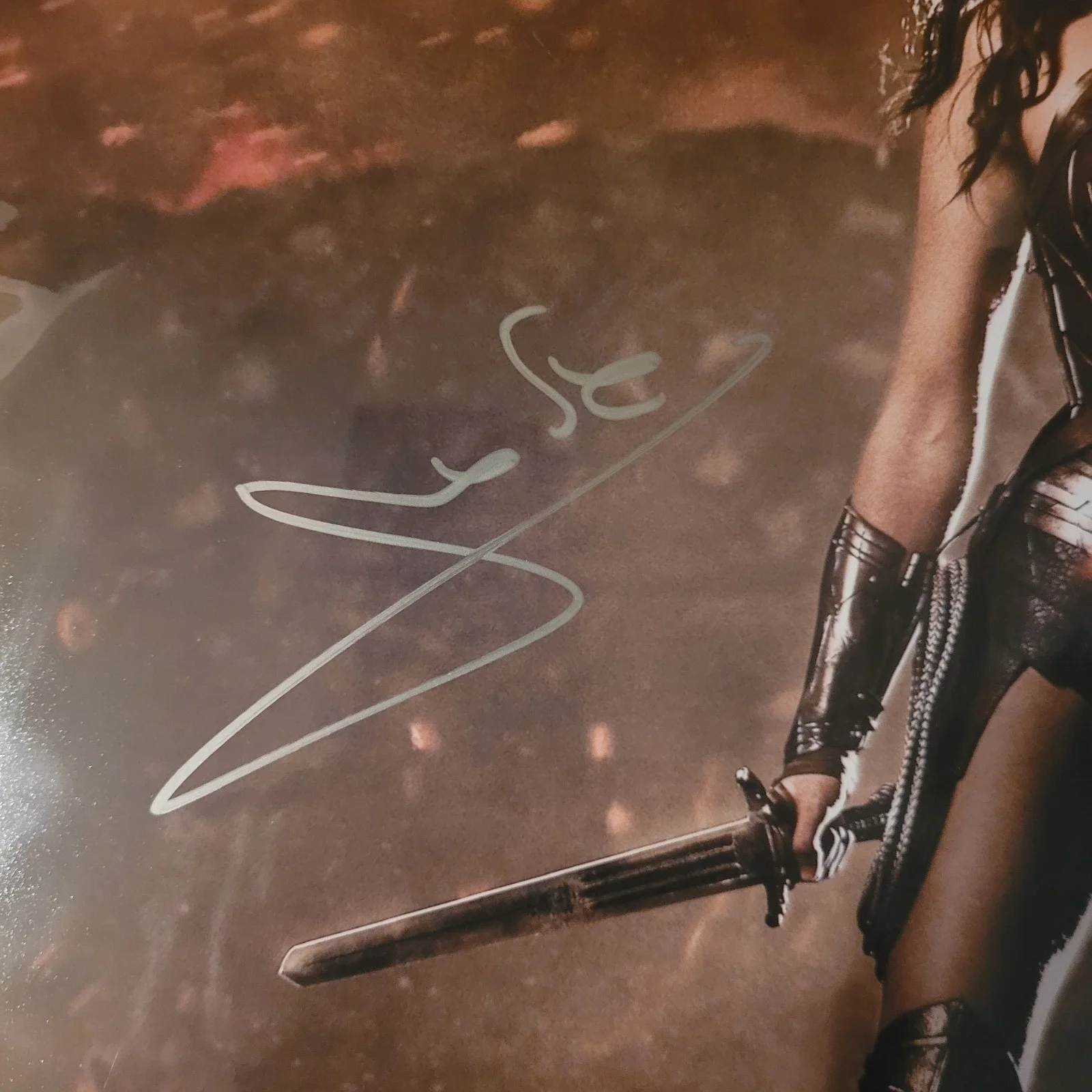 Gal Gadot — Gal Gadot Wonder Woman Signed 16x20 Photo W/ Celebrity Authentic COA, image 4