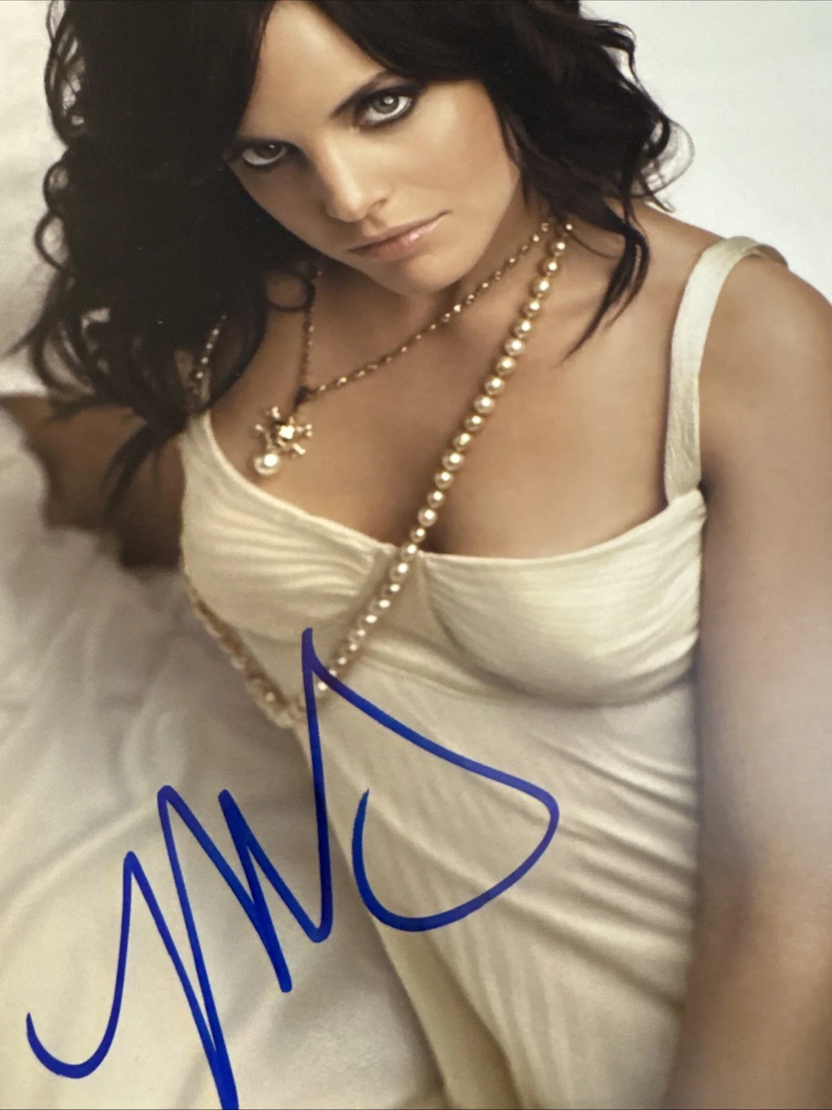 Mena Suvari — Mena Suvari Signed Autograph 8 x 10 photo W COA, image 2