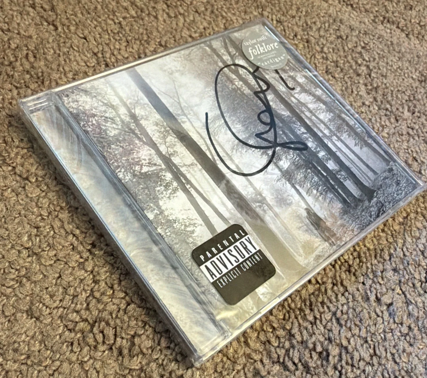 Taylor Swift Signed folklore CD Autographed Sealed Unique Long Signature w/HEART, изображение 4