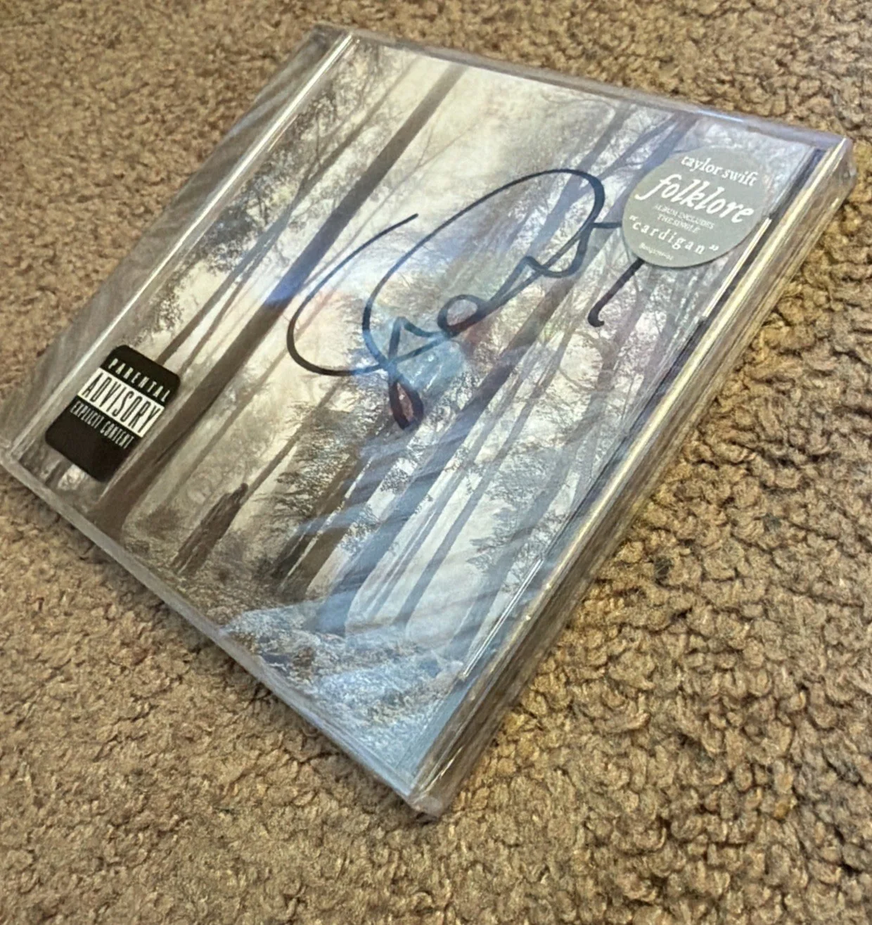Taylor Swift Signed folklore CD Autographed Sealed Unique Long Signature w/HEART, изображение 5
