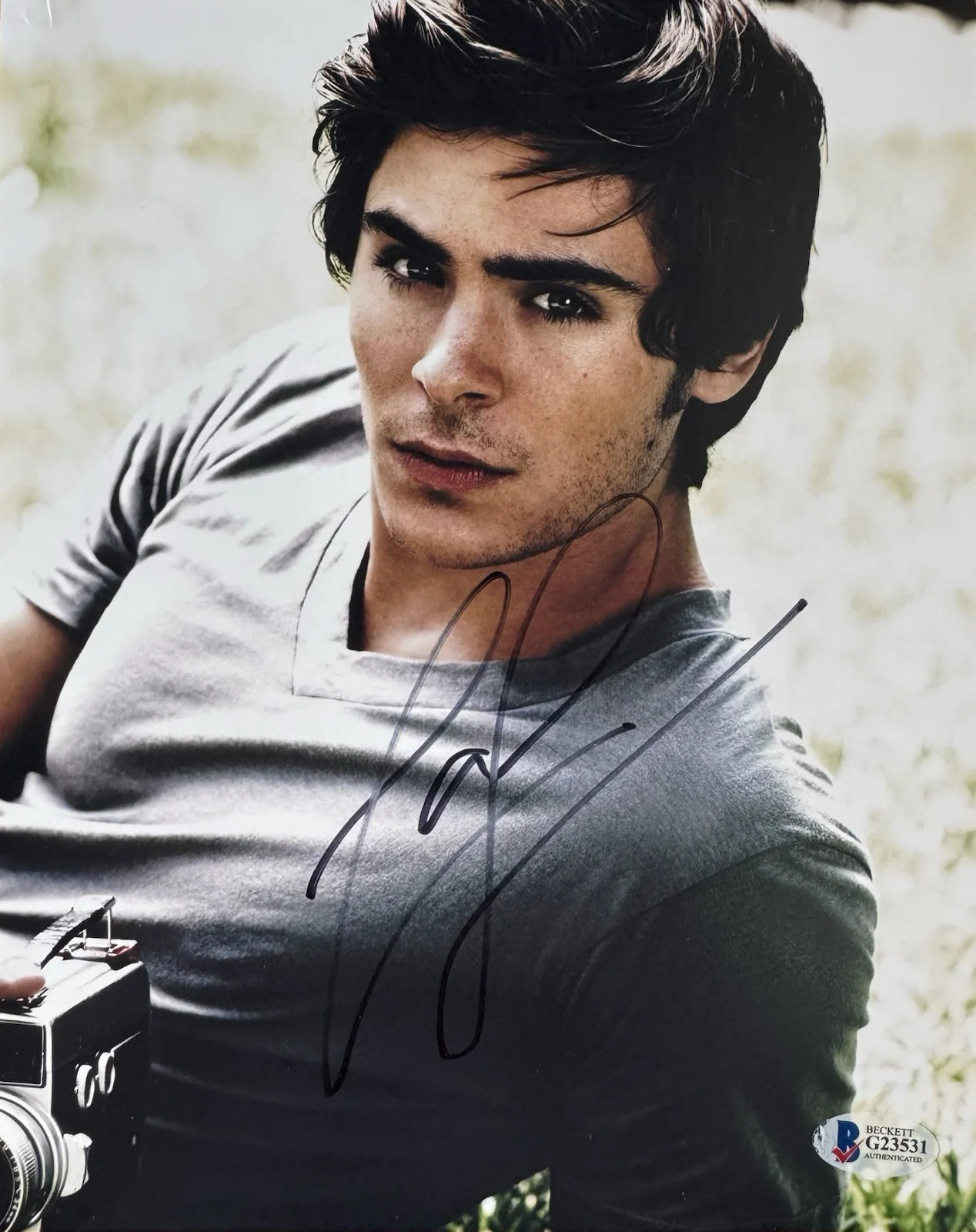 Zac Efron — Zac Efron Signed High School Musical Movie 8x10 Photo Beckett BAS