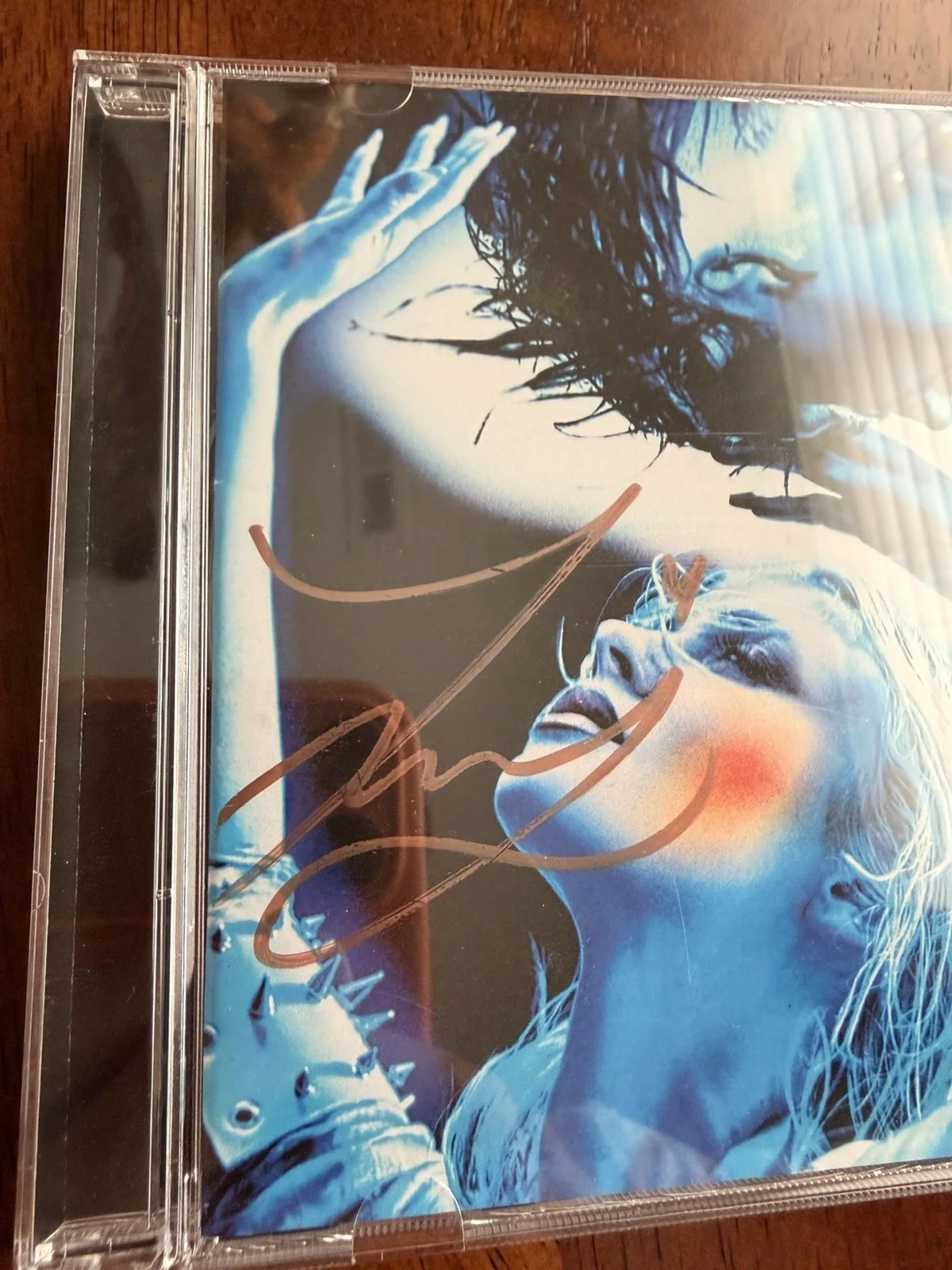 Zara Larsson Hand SIGNED AUTOGRAPHED Can’t Tame Her Booklet Single, изображение 2