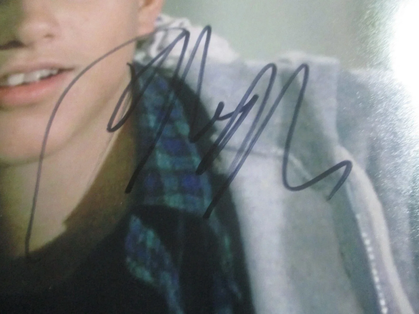 RALPH MACCHIO — RALPH MACCHIO THE KARATE KID SIGNED/AUTOGRAPHED 8X10 PHOTO--JSA CERT, image 2