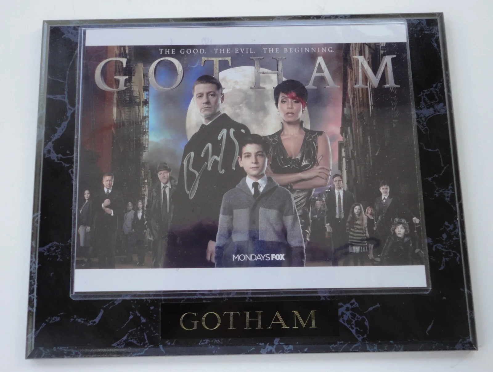 Ben McKenzie — Signed Ben McKenzie Gotham Television Series Cast Photo Mounted Plaque The Good