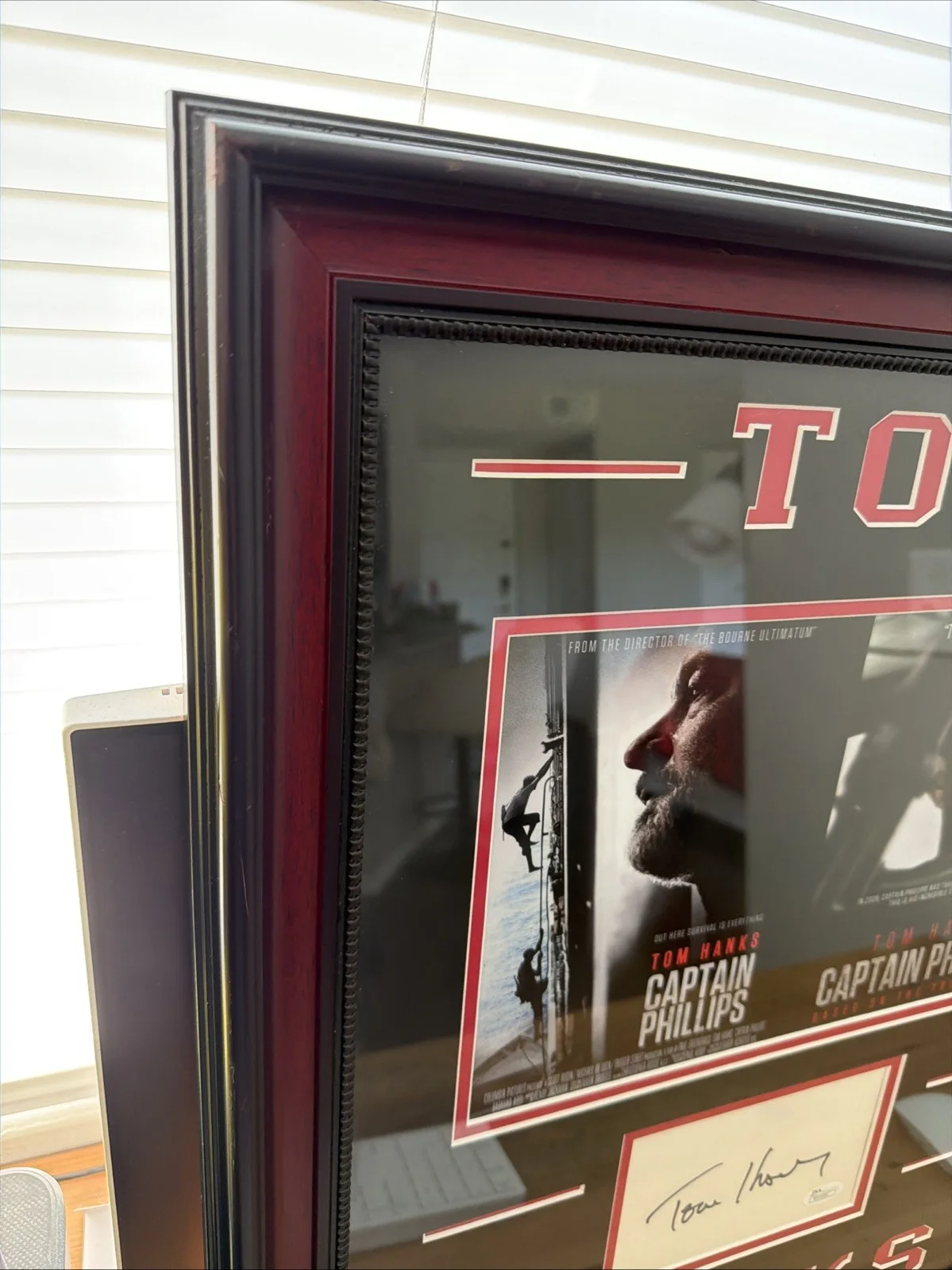 Tom Hanks — TOM HANKS CAPTAIN PHILLIPS MOVIE SIGNED AUTOGRAPH DOUBLE MATTED FRAMED JSA WOW, image 2