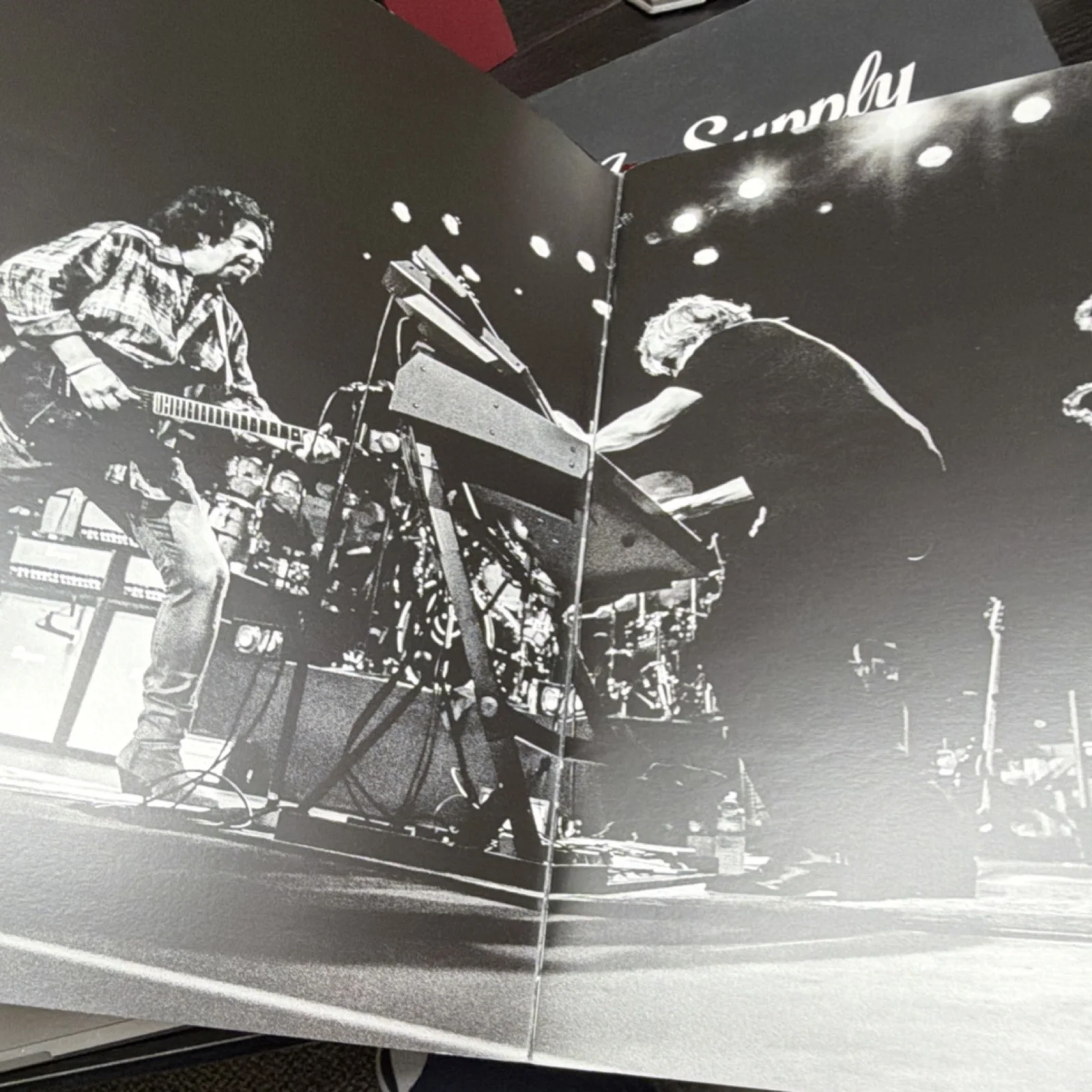 Toto Original Autographed 40 Trips Around the Sun Photo Book with Band Photos, изображение 3